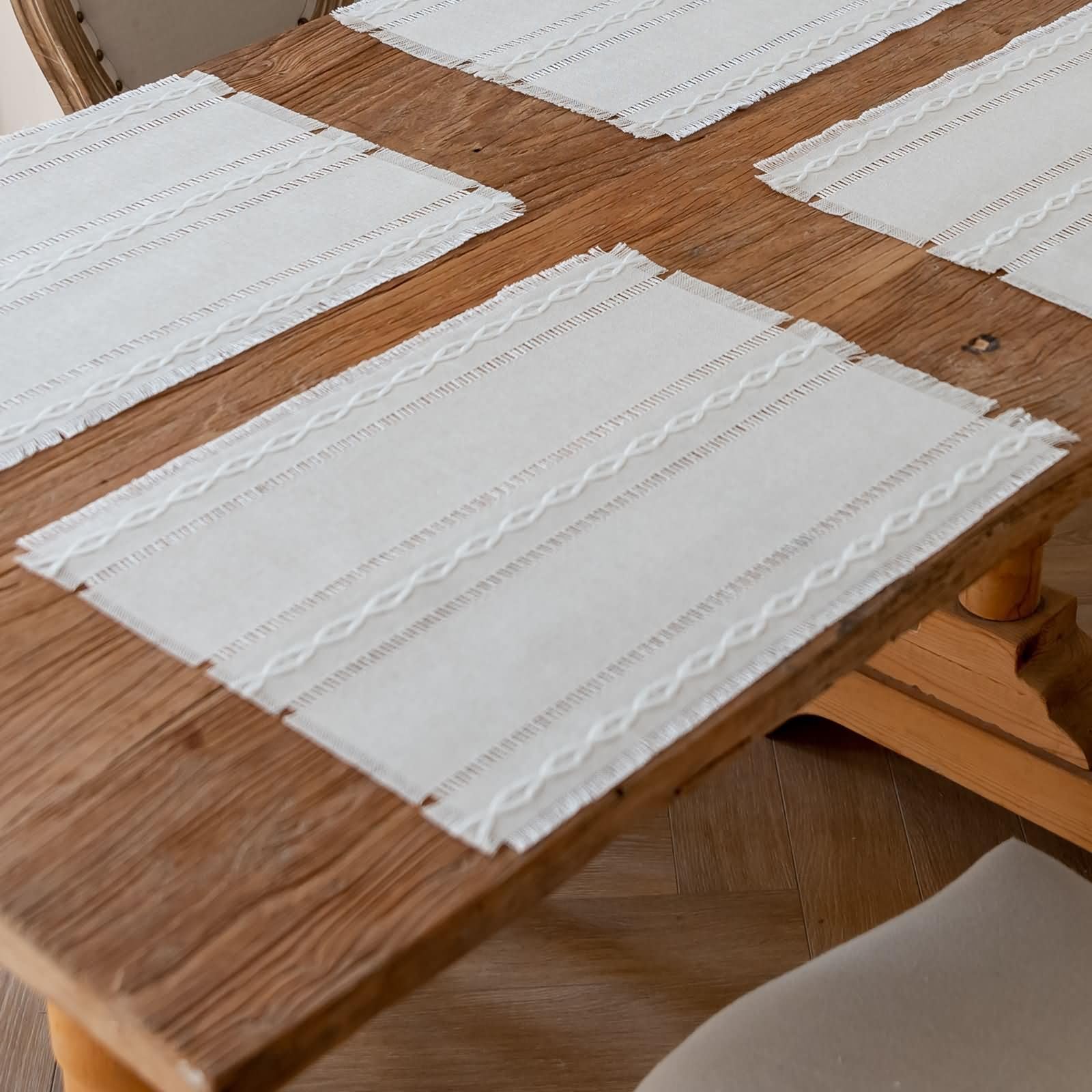 4PCS Sets de Table Restaurant Lavable, 33 x 45 CM Sets Table Antidérapant Coton Lin Beige Blanc, Rectangle avec Glands