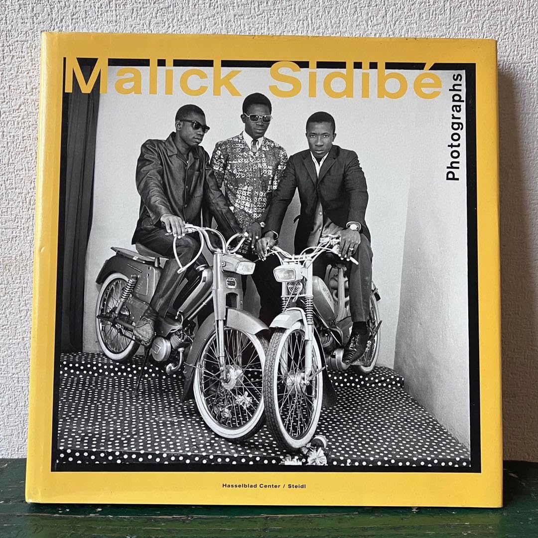Malick Sidibé : Chemises／マリック・シディベ 写真集 Amazon.co.jp: malick sidibe 写真集 ハッセルブラッド マリック