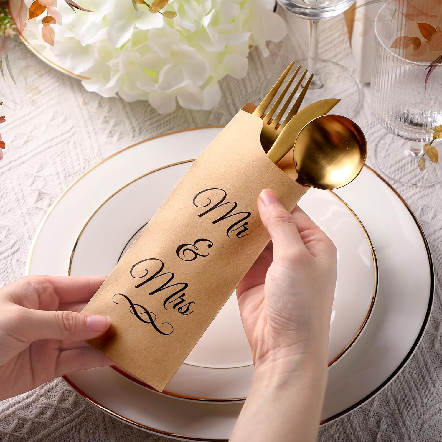 Cholemy 200 Pcs Mr and Mrs Paper Silverware Bags Wedding cutlery Sleeves Kraft Utensils Bag for DIY Wedding Silverware Holder Pockets Cutlery Flatware Bags for Engagement Dinner Bride Shower Party