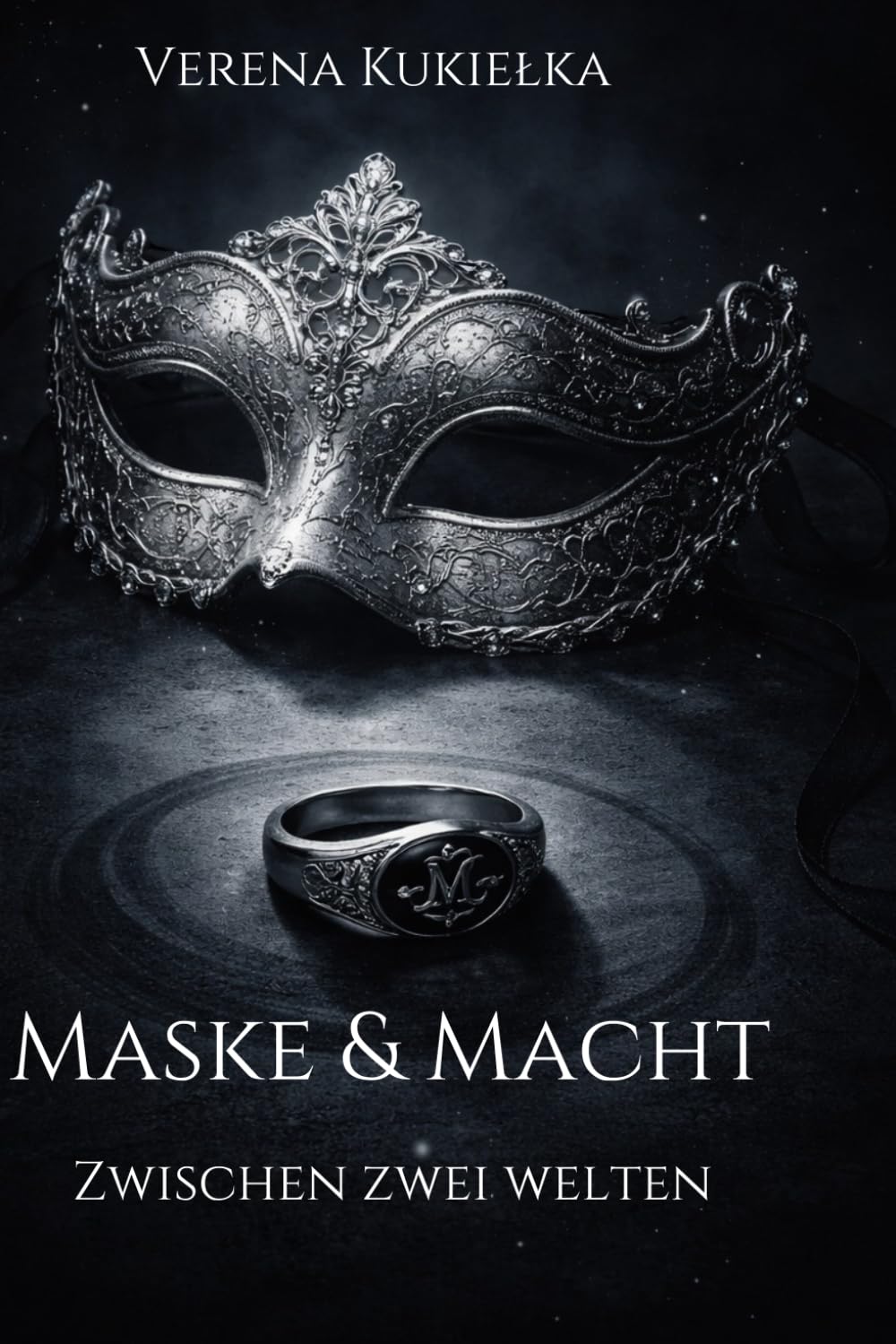 Maske & Macht: Zwischen zwei Welten