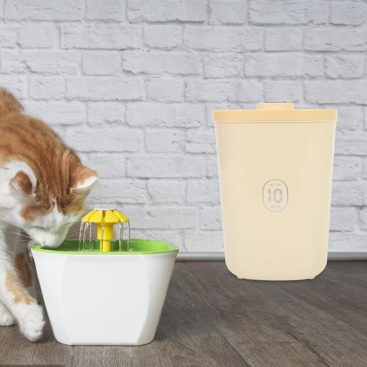 Ciieeo Large Airtight Pet Food Storage Container, Vacuum-sealed Dog and Cat Food Bin, Yellow Plastic Grain Keeper for Moisture Protection and Freshness in Home Kitchen