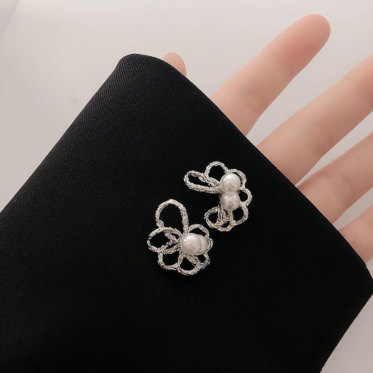 Andelaisi Boho Pearl Flower Earrings Silver Flower Stud Earrings Vintage Hollow Flower Earrings Minimalist Flower Pearl Earrings Jewelry for Women - Image 4