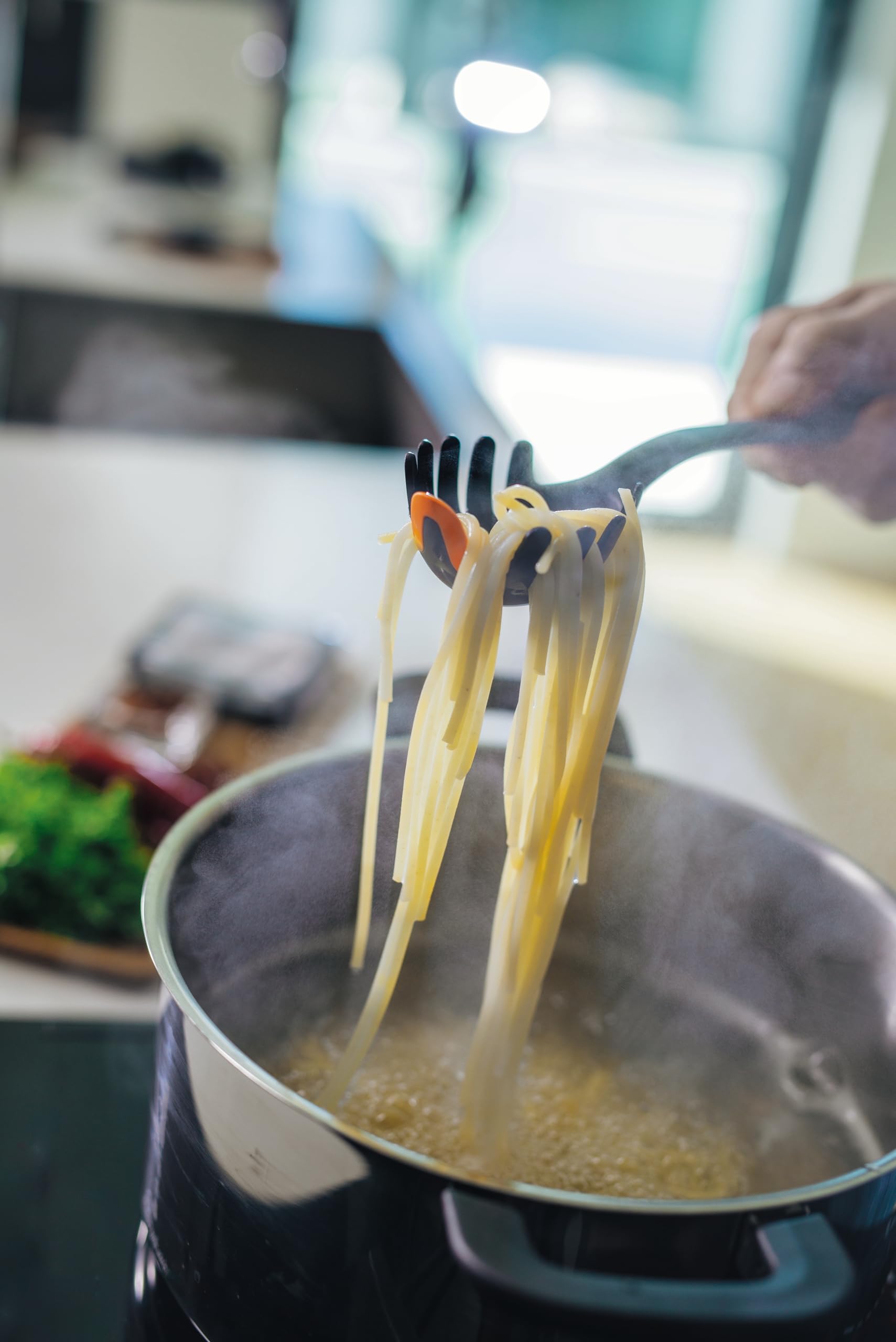 Fiskars 1027301 Cuchara para Pasta, 29 cm, Plástico/Silicona, Functional Form, Negro/Naranja