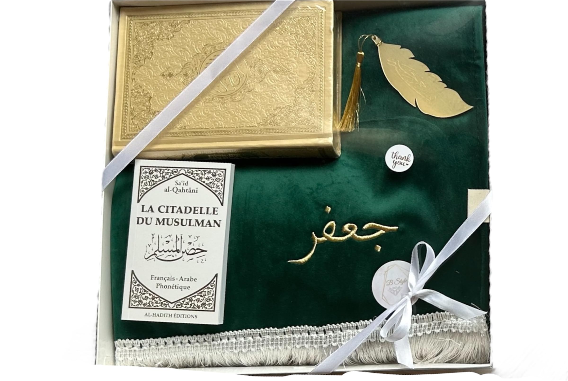 B Style Coffret Musulman Broderie personnalisée avec Tapis de prière avec Coran en Arabe et Traduction de Ses Sens en français Box Islam à Composer aid et Ramadan Sajada (Taille M)