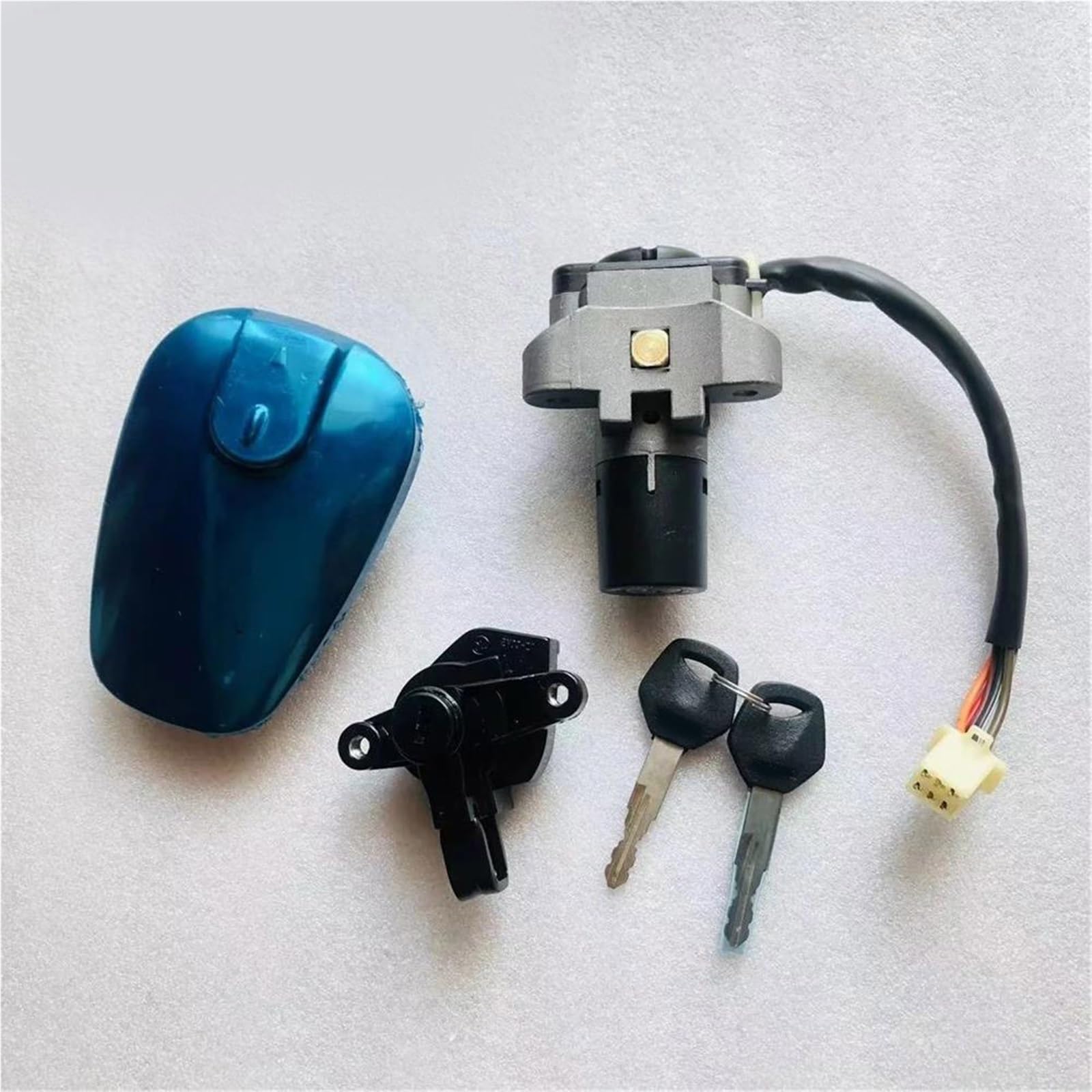 Bouchon réservoir essence et attache casque pour trajets Suzuki EN125