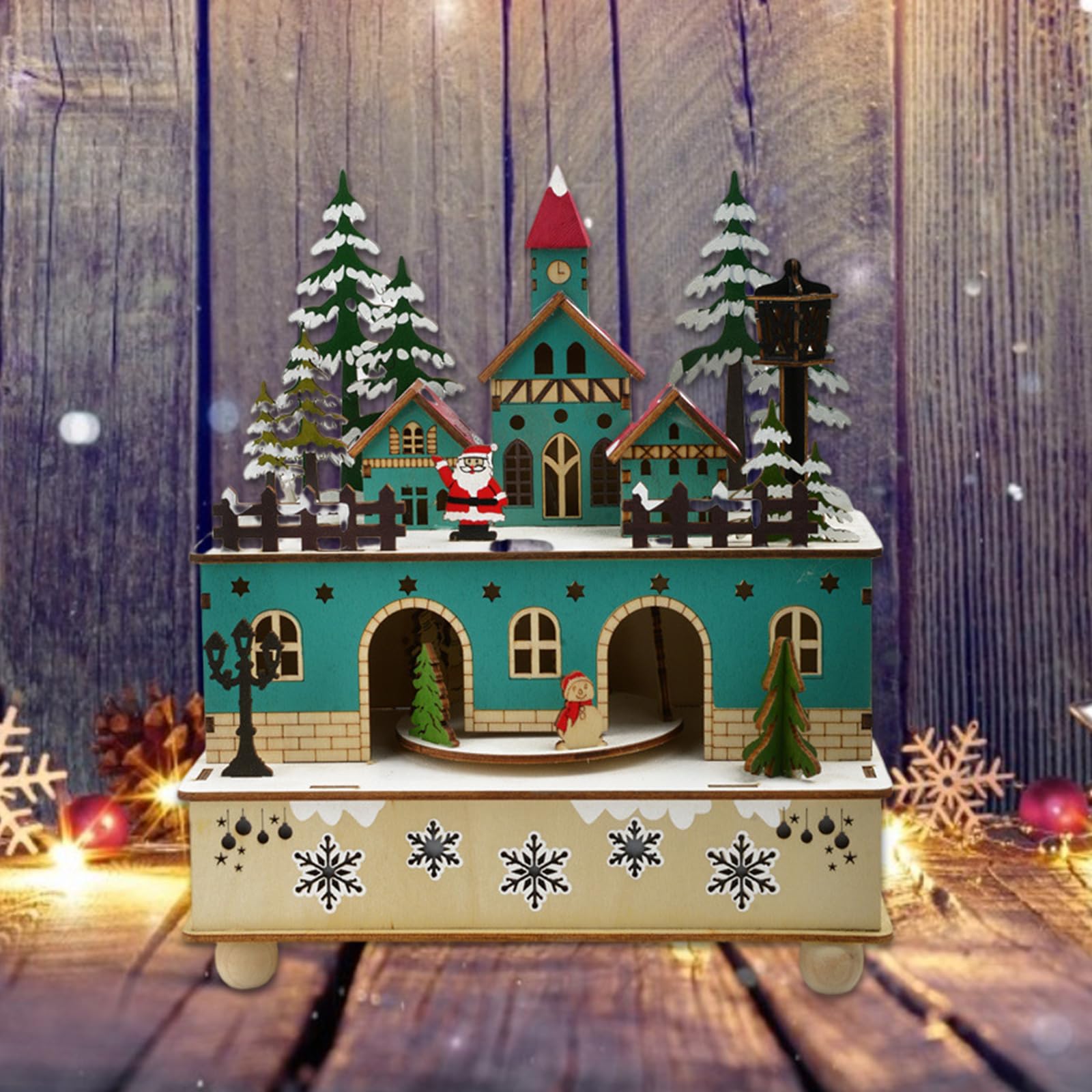 Delicato carillon natalizio in legno con intagli classici festivi intagliati a mano in legno