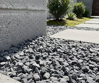 Amazon | 砕石 砂利 敷き 石 黒 庭 外構 駐車場 美濃黒砂利 敷く