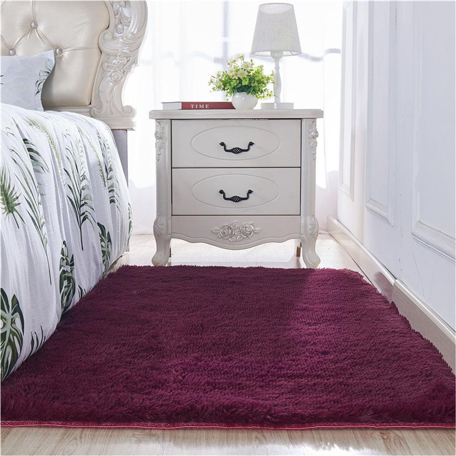 Tapis de chambre shaggy épais couleur vin rouge pour une ambiance cosy