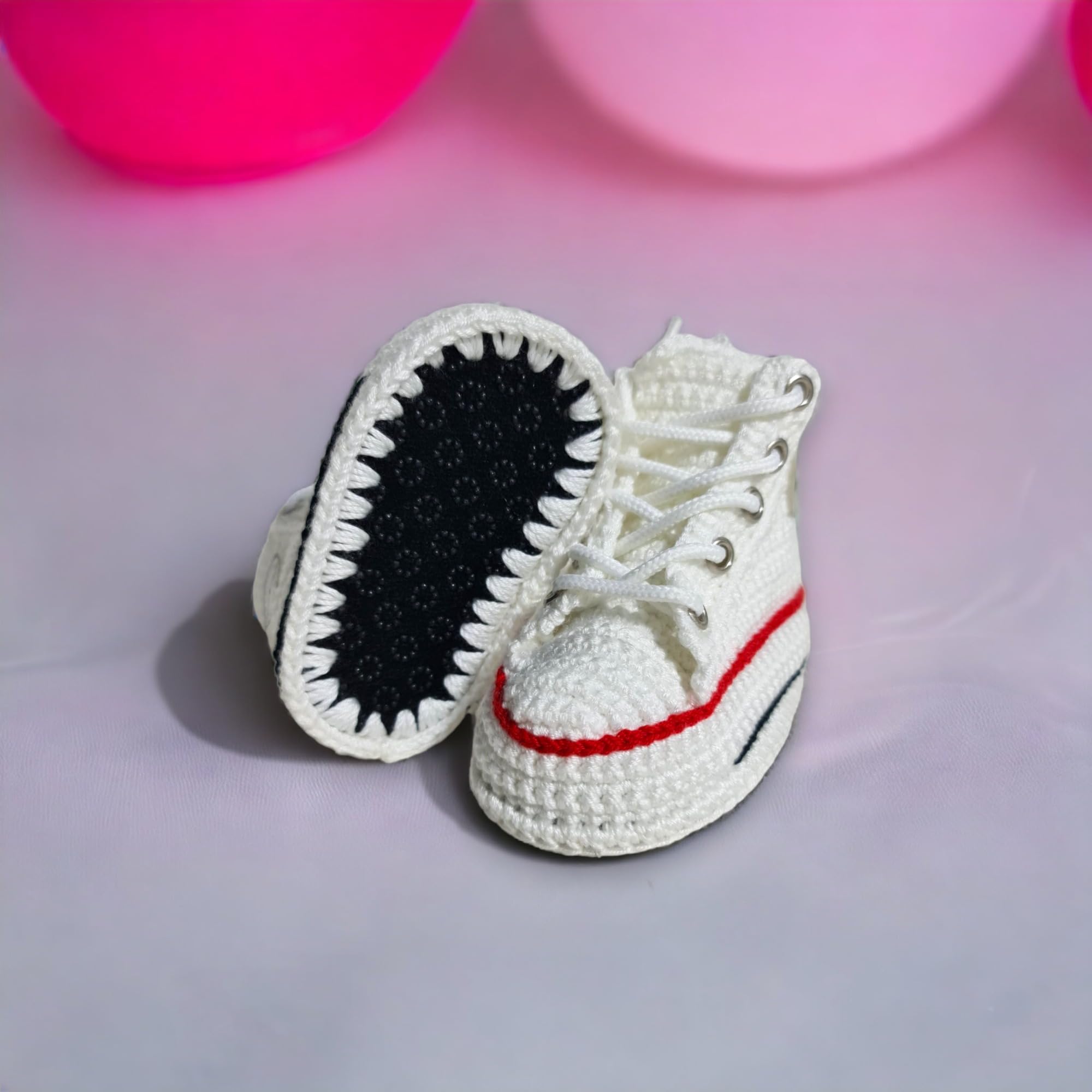 weiße Bio Häkel Baby Sneaker Booties, weiche rutschfeste Strickschuhe für Jungen und Mädchen, geschlechtsneutrale Baby-Boots, personalisierte Neugeborenen-Geschenke