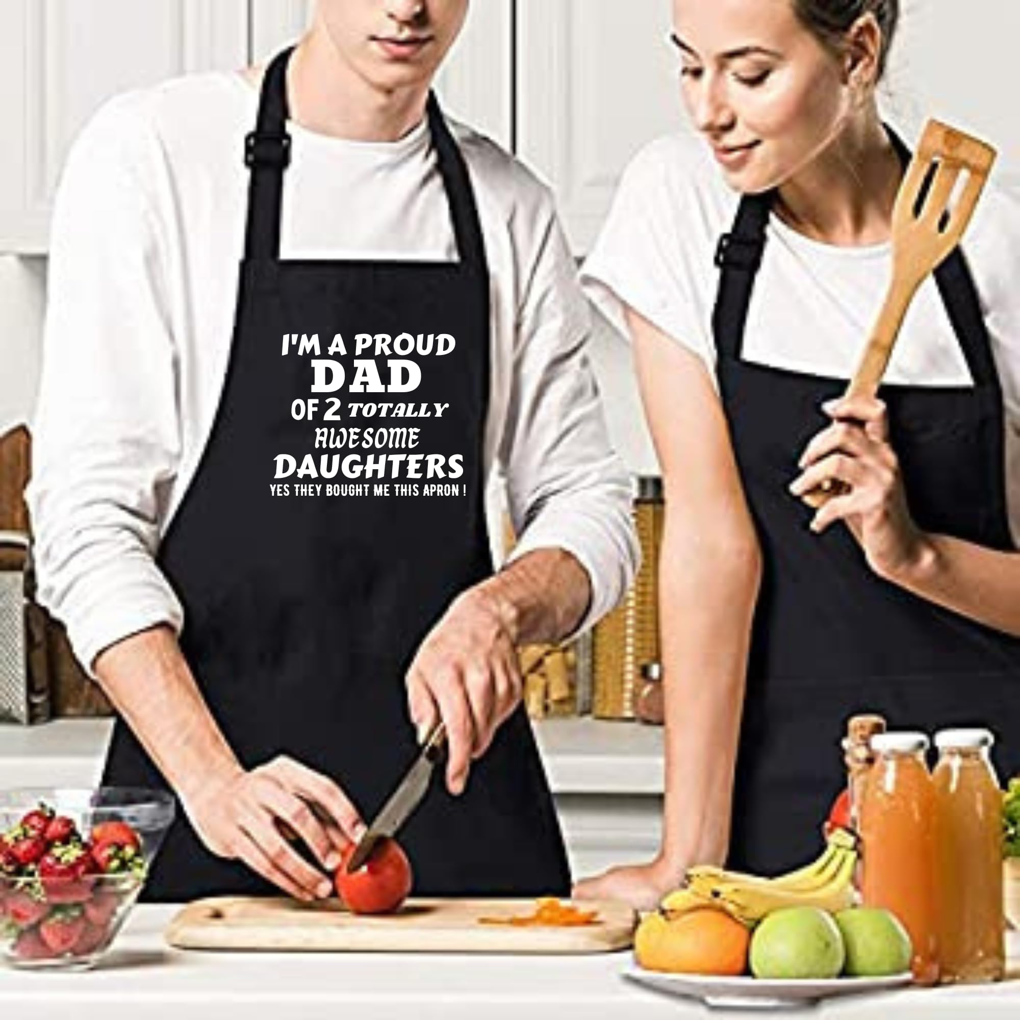 Delantal divertido con texto en inglés "Proud Dad Of Two Totally Awesome Daughters" para barbacoa, para cumpleaños, día del padre, Navidad, día de San Valentín, regalos para papá, marido,