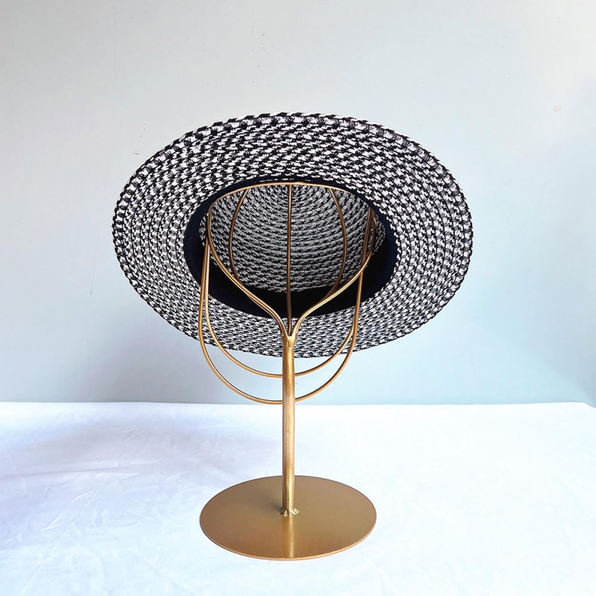HOMSFOU Creative Gold Iron Hat Display Stand Wig Storage Holder Tabletop Hat Rack for Home and Retail Use