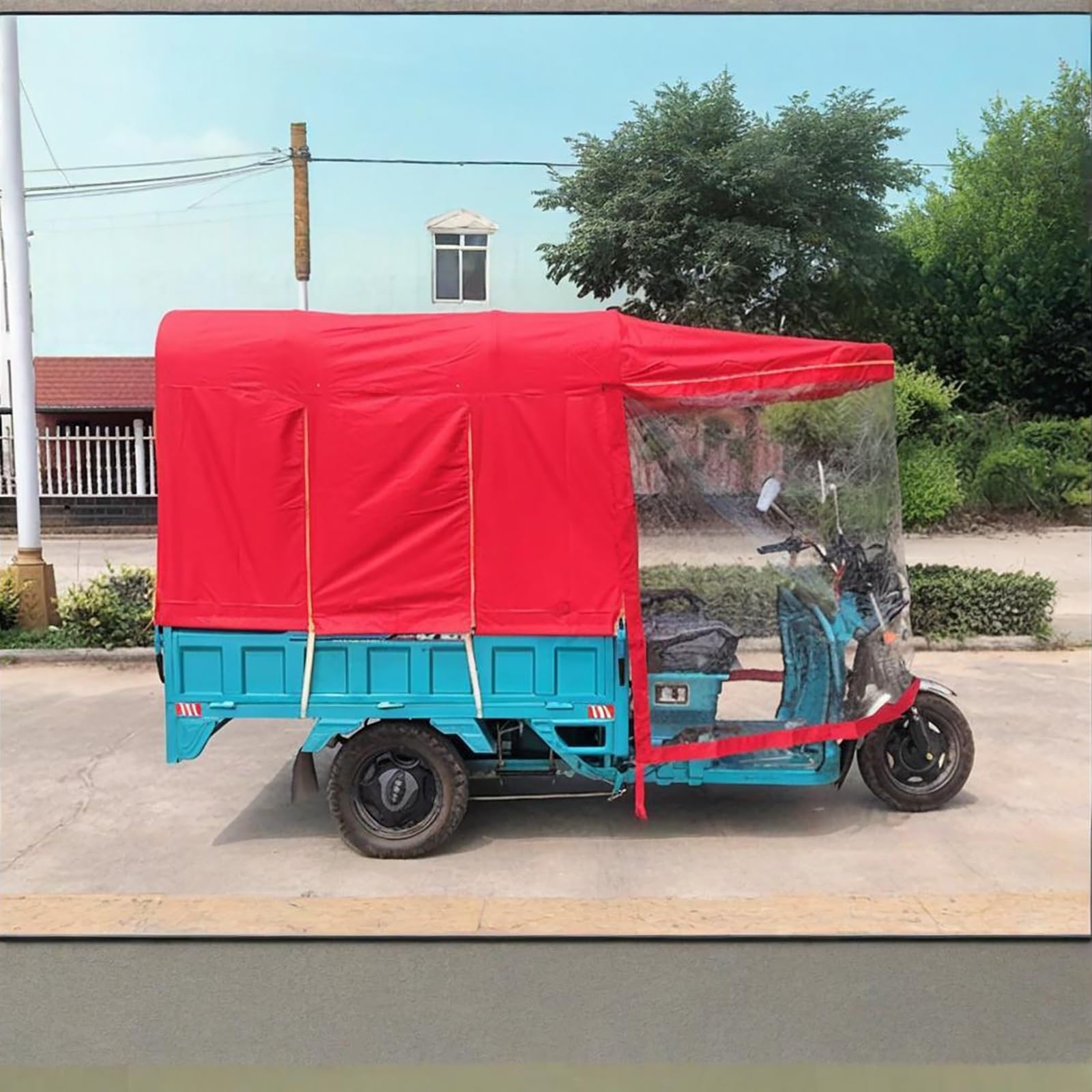 Auvent de tricycle électrique contre la pluie pour rester au sec