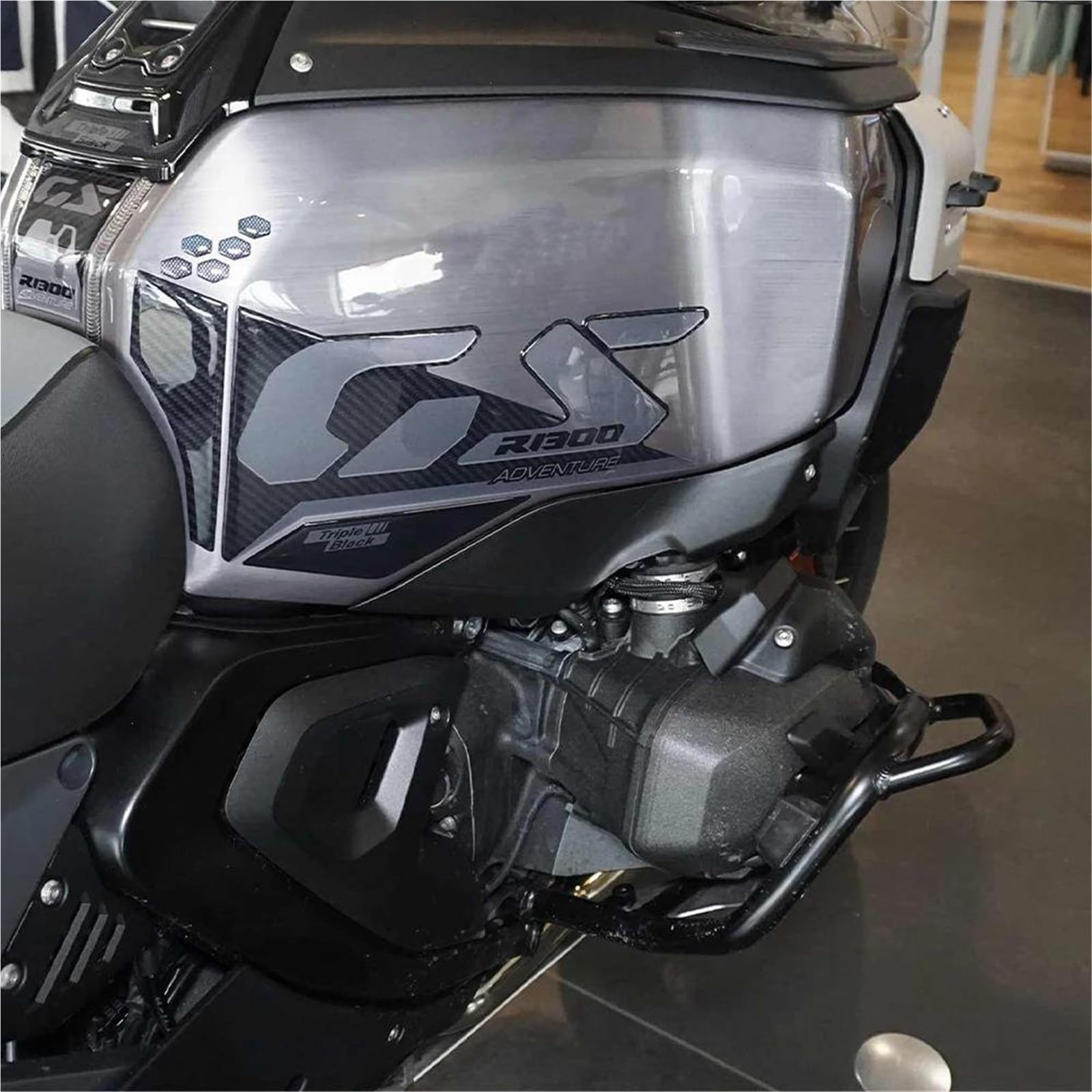 Autocollant Moto pour Protection Latérale De Réservoir pour BMW R 1300 GS Adventure R1300GS ADV 2024-2025 GS1300 ADV Protection RéServoirs(Bleu)