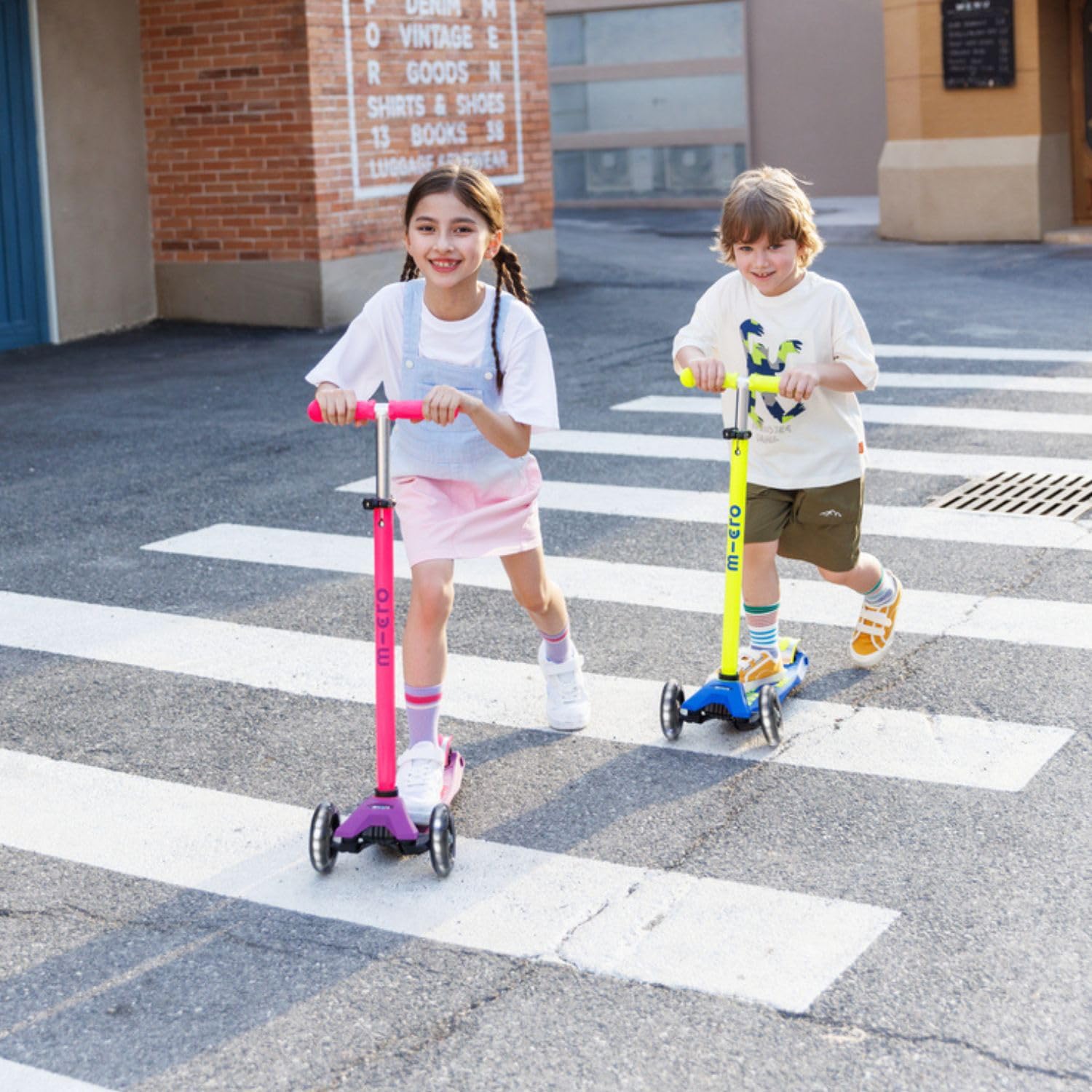 Micro Monopattino da bambino Maxi Deluxe Neon Rosa LED