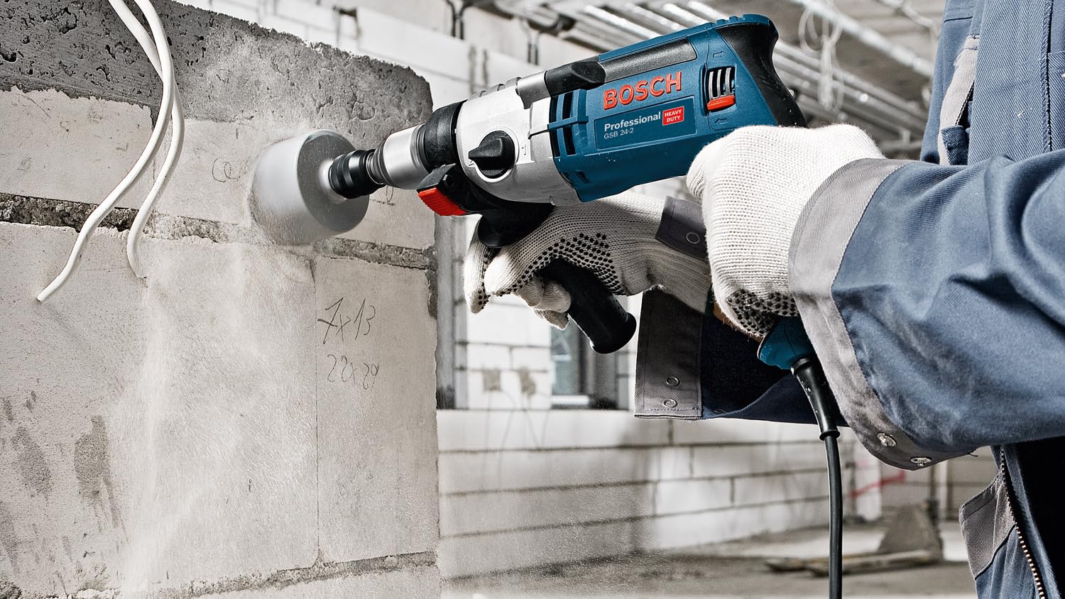 Bosch Professional perceuse à percussion GSB 24-2 (puissance 1 100 W, couple max. : 40/14,5 Nm, avec mandrin automatique, poignée auxiliaire, butée de profondeur, L-Case)