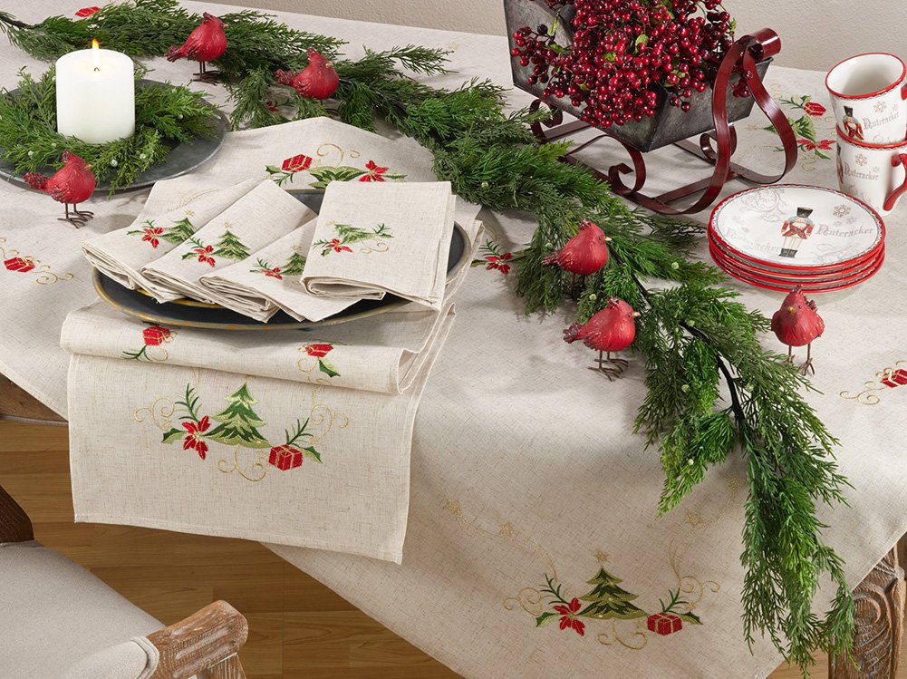 afternoon tea クリスマスツリー　テーブルクロス　テーブルナプキン Amazon｜Fennco Styles 刺繍入りクリスマスツリーデザイン ホリデー