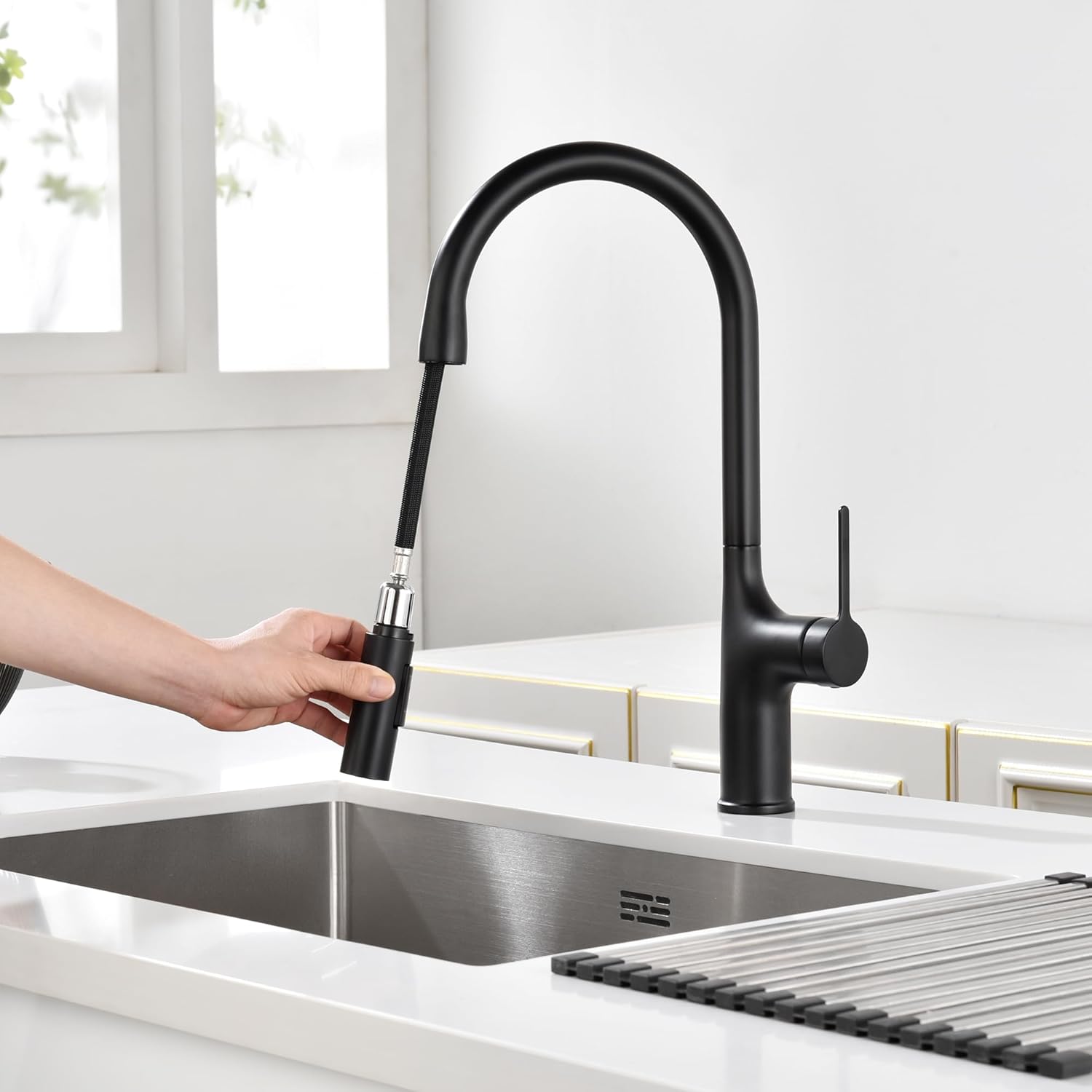 SUMERAIN Matte Black Kitchen Faucet with Pull Down Sprayer, Stainless Steel Kitchen Sink Faucet DOE Certified