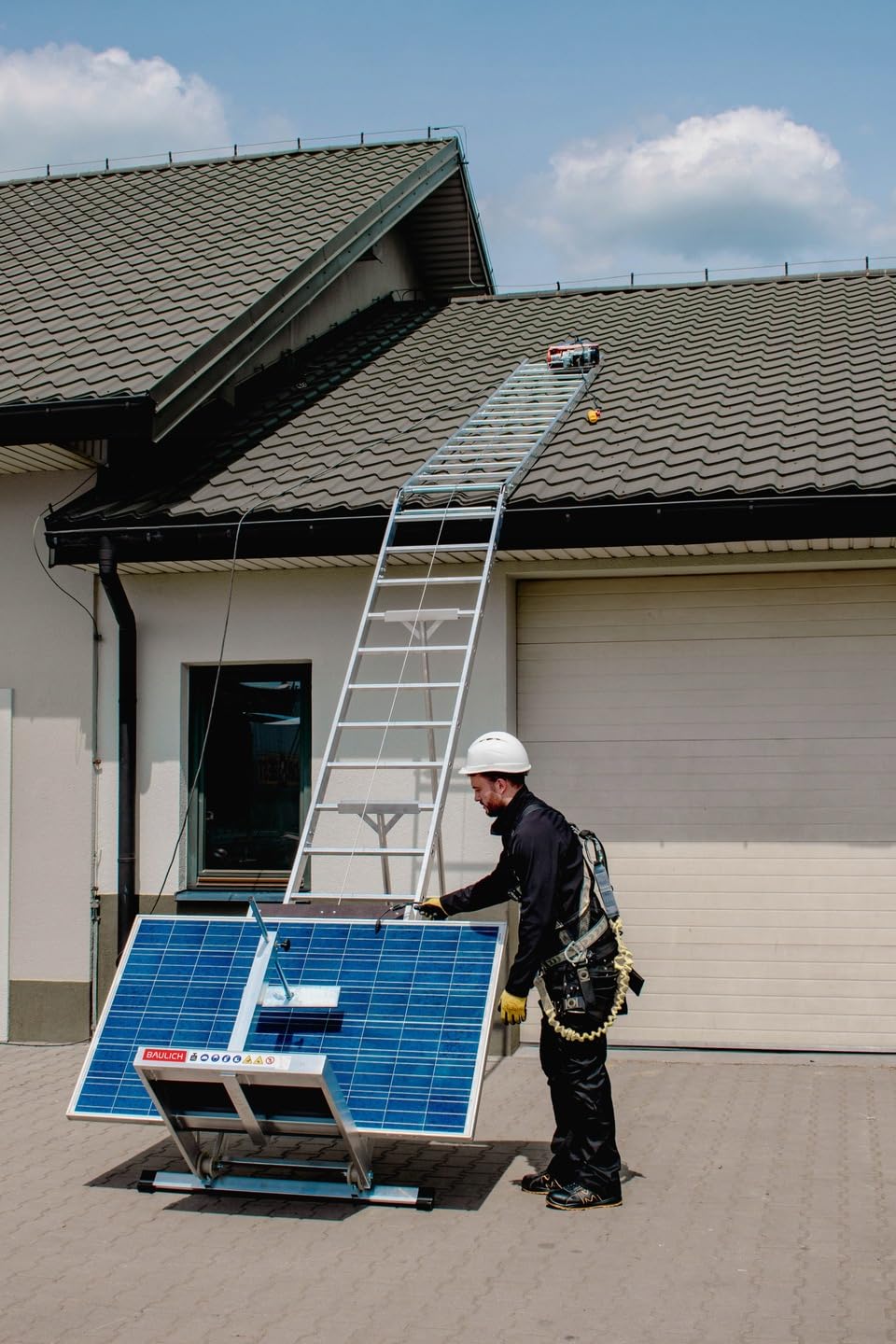 Elevador de Paneles Fotovoltaicos - Altura de Elevación 12 m - Capacidad de Carga Hasta 0,12 t - Dimensiones 63 x 1250 cm - de Aluminio Ligero