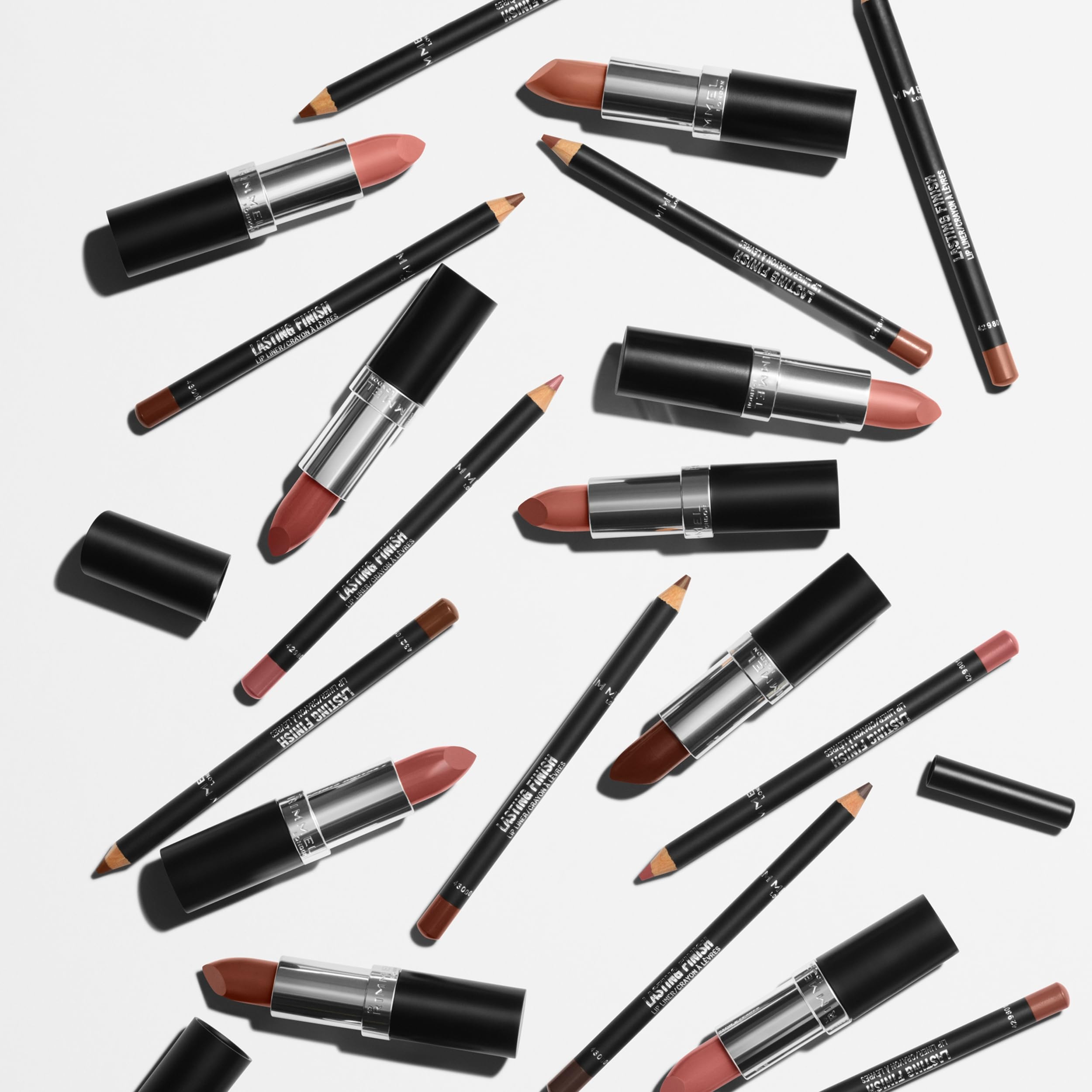 Rimmel London, Lasting Finish Nude Collection Lipstick, Cappuccino Light, długotrwała szminka z masłem aloesowym, natychmiastowe nawilżenie, wegańska formuła, 4g