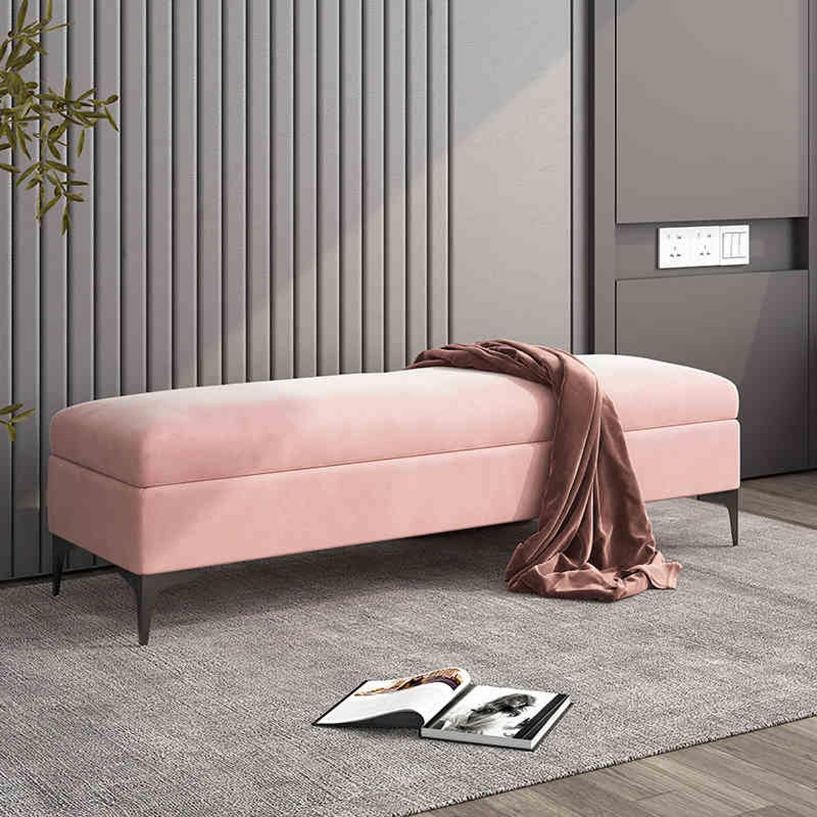 Banc de rangement en velours rose pour sublimer l'entrée et la chambre