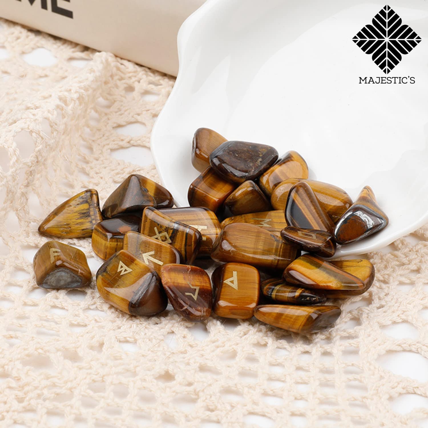 Runes Divinatoires VIKINGS - Pack de 25 Runes en Pierres Naturelles d’Oeil de Tigre Gravées (2 cm x 1 cm) + Sac Noir + Ebook Pratique (PDF) - Alphabet Runique Futhark parfait pour Divination, Voyance
