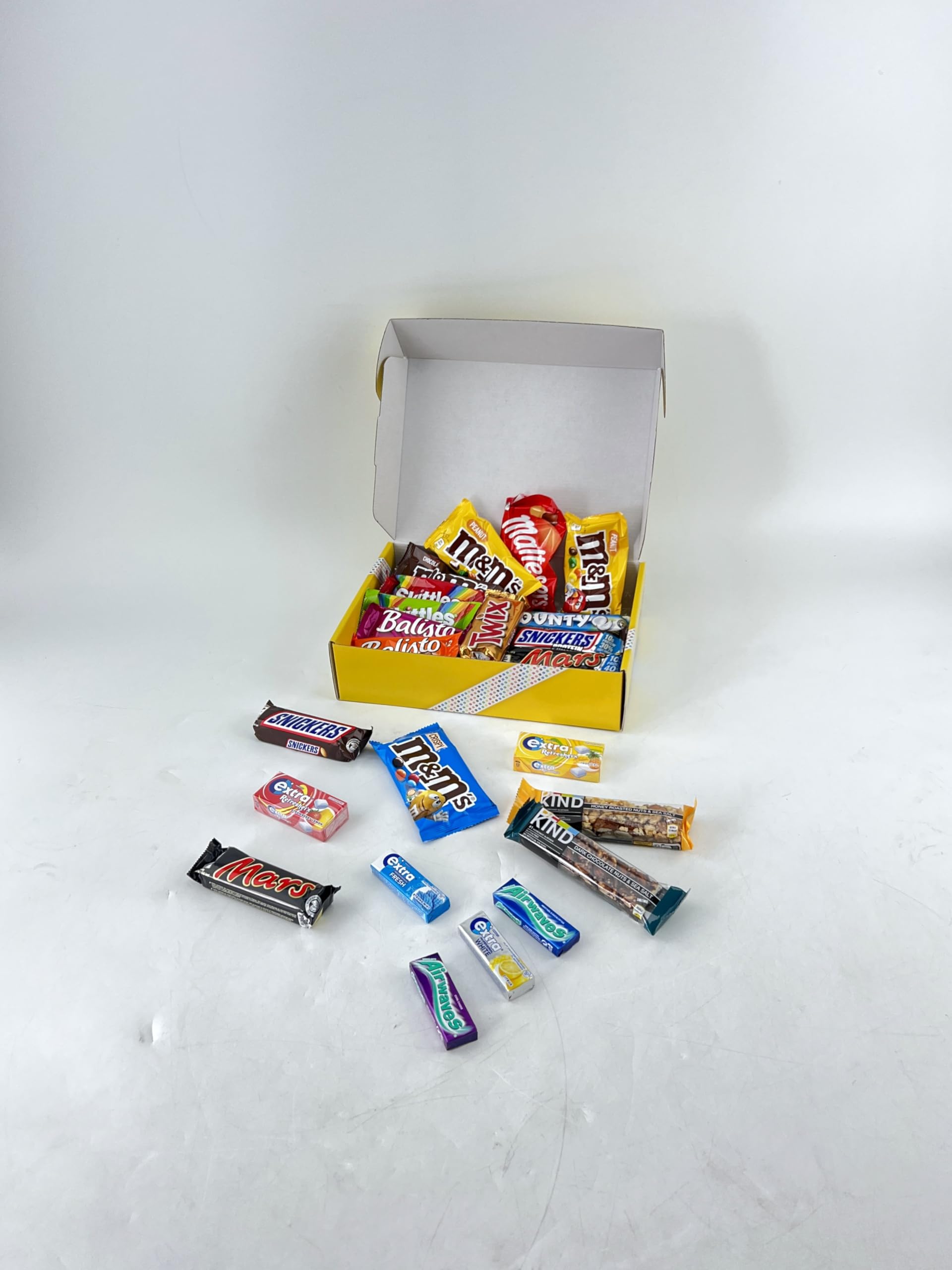 Süßigkeiten Box XXL "Herzlichen Glückwunsch" mit 24 Snacks I Mars I Snickers I Twix I Bounty I Airwaves I EXTRA I BE-KIND I M&M's uvm. I Schokolade I Kaugummi I Riegel I Geschenkidee