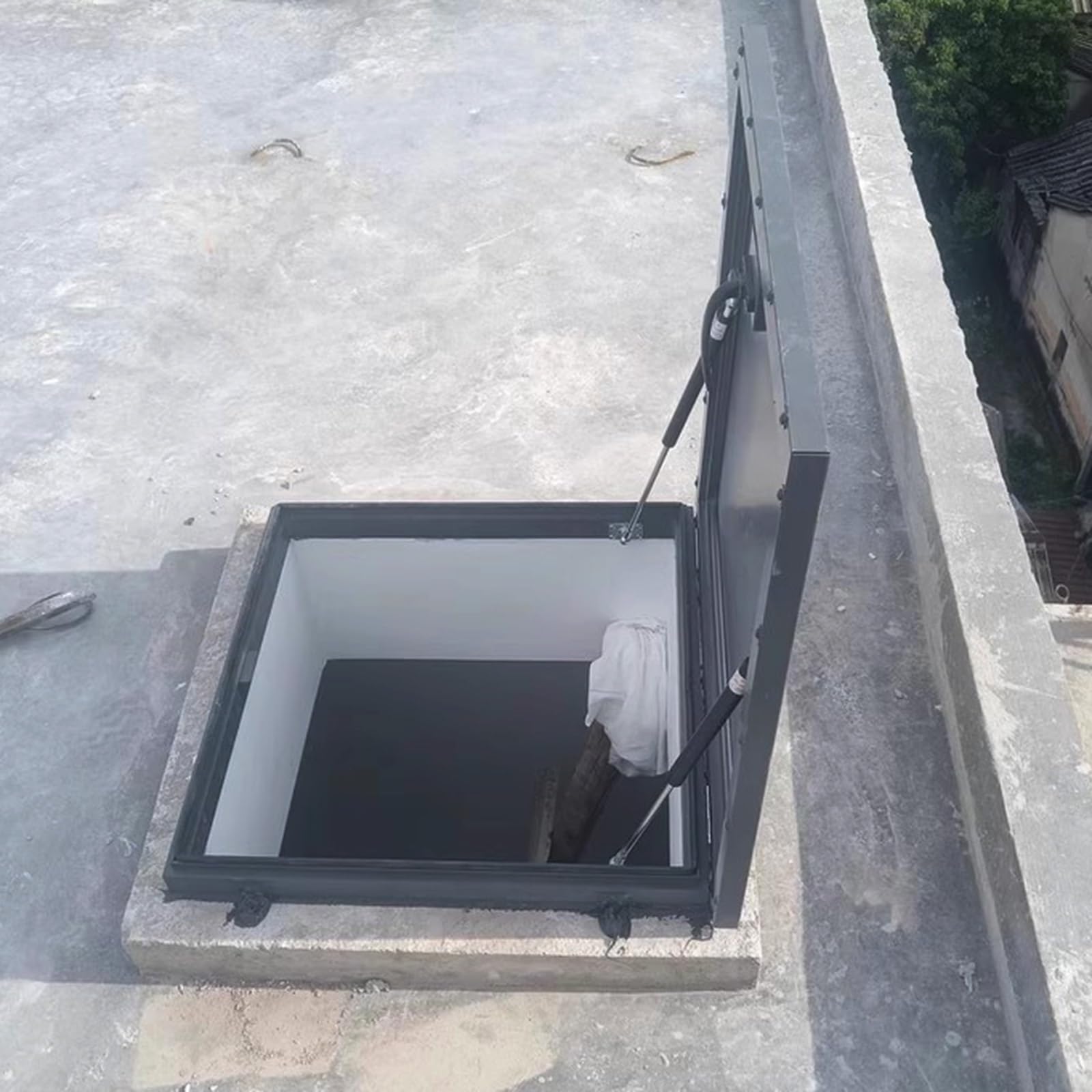 Zable - Cubiertas de aleación de aluminio para ventana y escotilla de techo para ático o sótano, cubierta de escotilla de mantenimiento (16x16 in / 41 x 41 cm), ideal para uso en exteriores