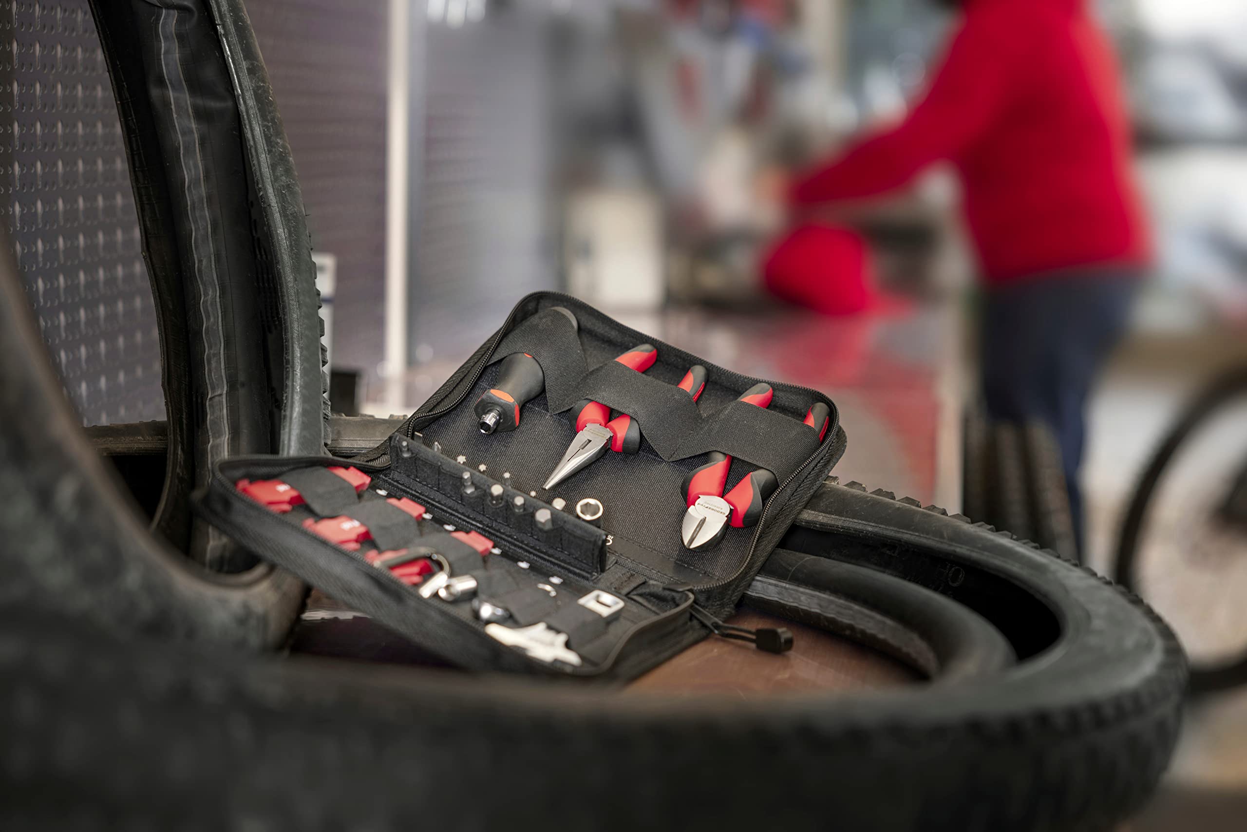 GEDORE red Outils de vélo professionnels pour atelier, 25 pièces, Clé à molette, Tournevis porte-embout 1/4", Outils vélo multifonctions avec sacoche