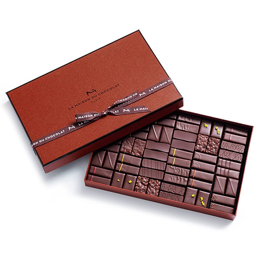 LA MAISON DU CHOCOLAT 時を越える魔法のレシピ Boites_Chapeau2_460x480.jpg