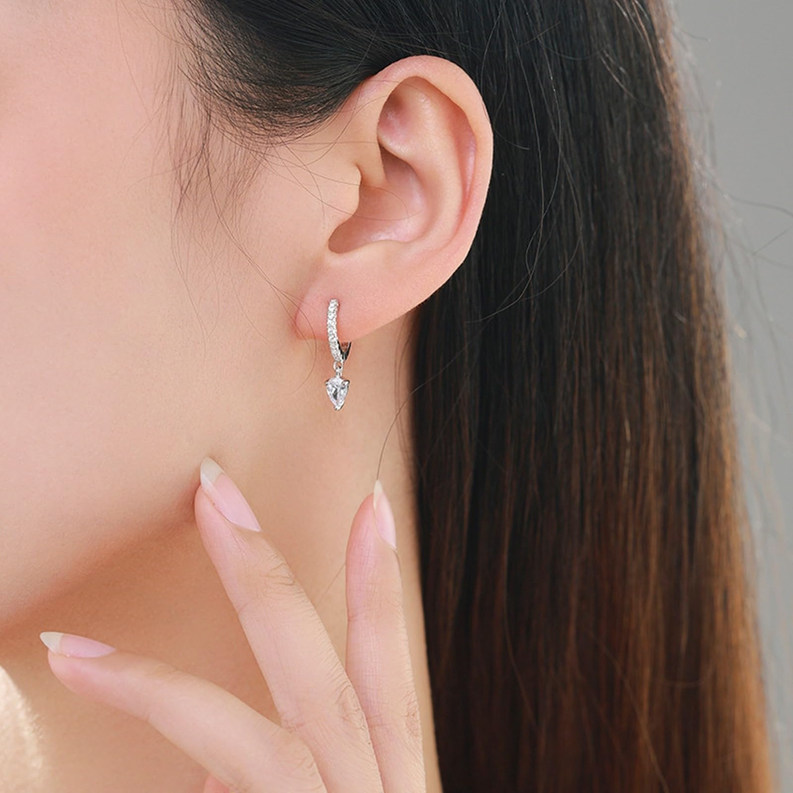 Wycian Pendientes de aro pequeños para mujer, pendientes de moissanit dorados para mujer, pendientes de aro con forma de gota, oro blanco