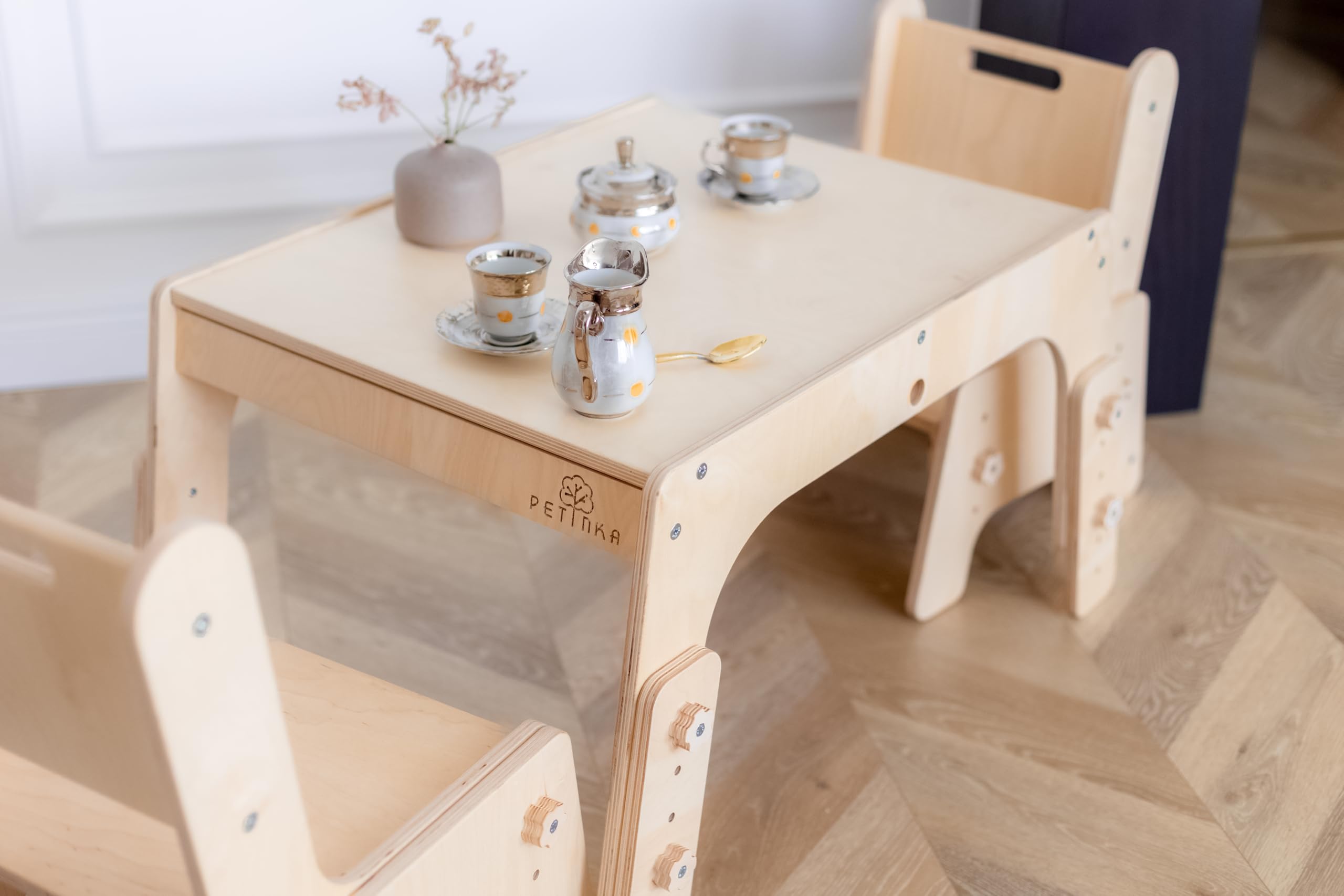 Mitwachsender Kindertisch DORI – Montessori Tisch aus Birkensperrholz, höhenverstellbar 35-43 cm, nachhaltiger Holztisch für Kinder von 1-5 Jahren, hochwertiger Kindermöbel, Farbe: Natural