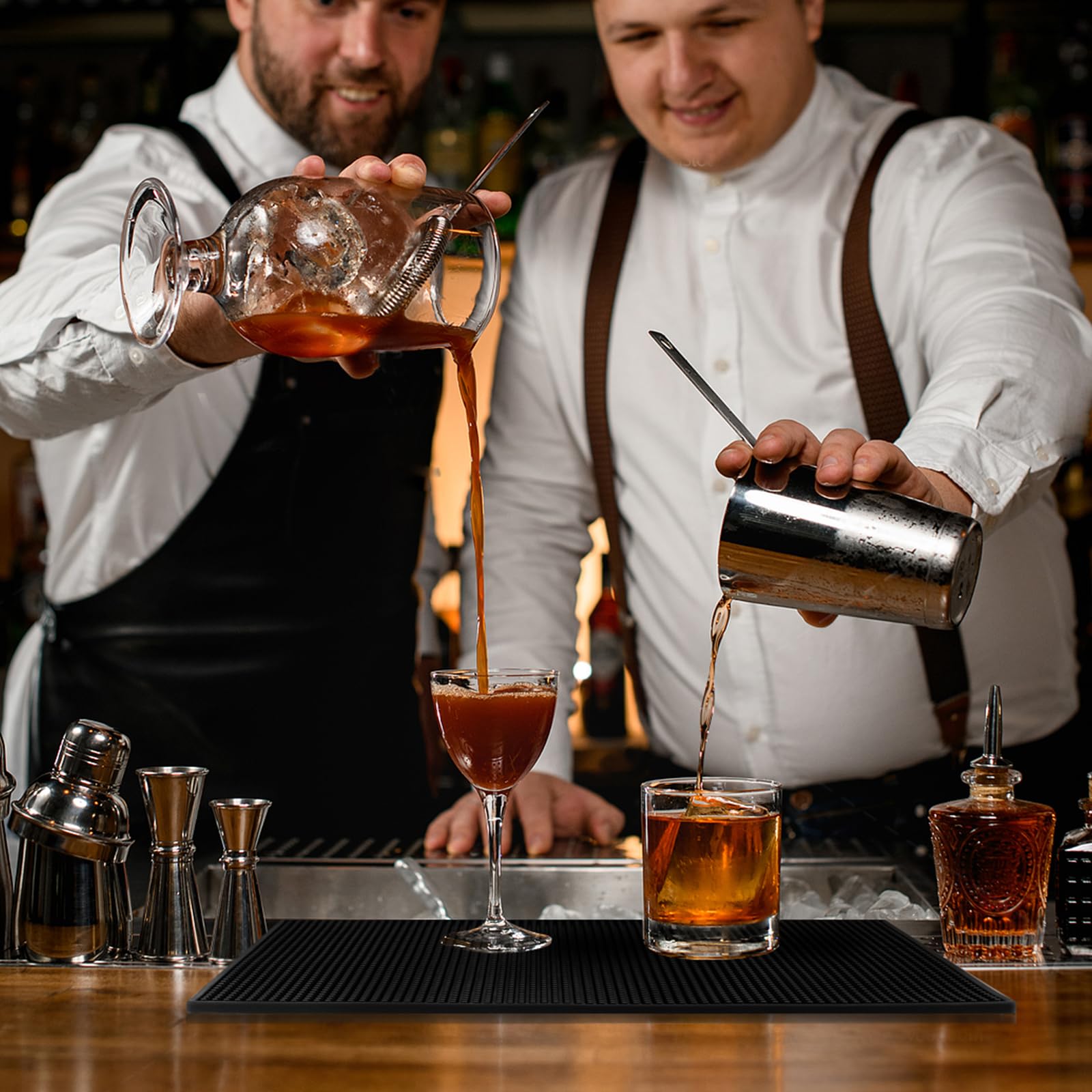 6 Stück Barmatten für Arbeitsplatte, 45,7 x 30,5 cm, Gummi-Silikon, zum Trocknen von Kaffee, rutschfeste Matte für Barkeeper, Cocktailbars, Restaurants (schwarz)