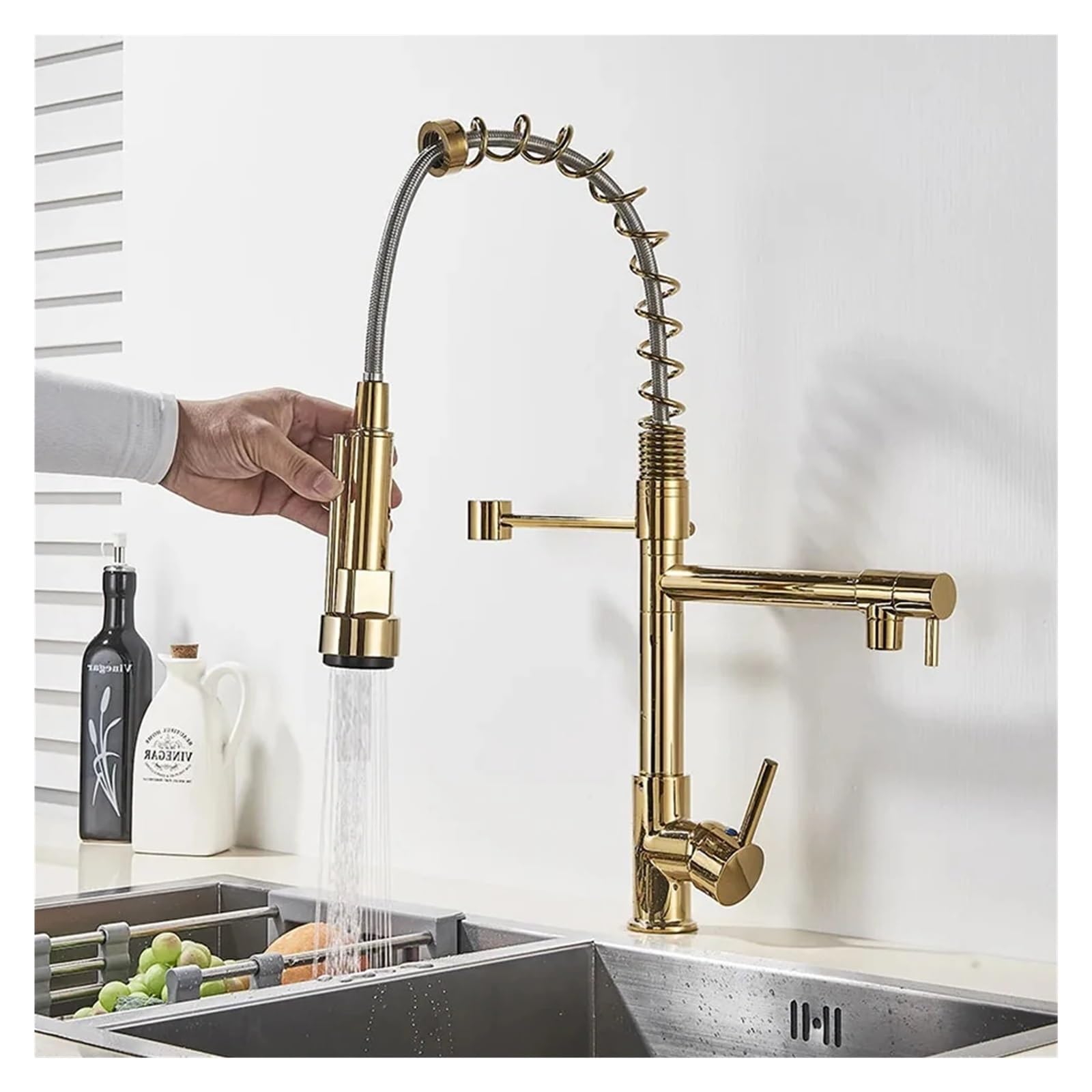 Grifo de cocina extraíble dorado con caño doble y mezclador monomando alto giratorio 360