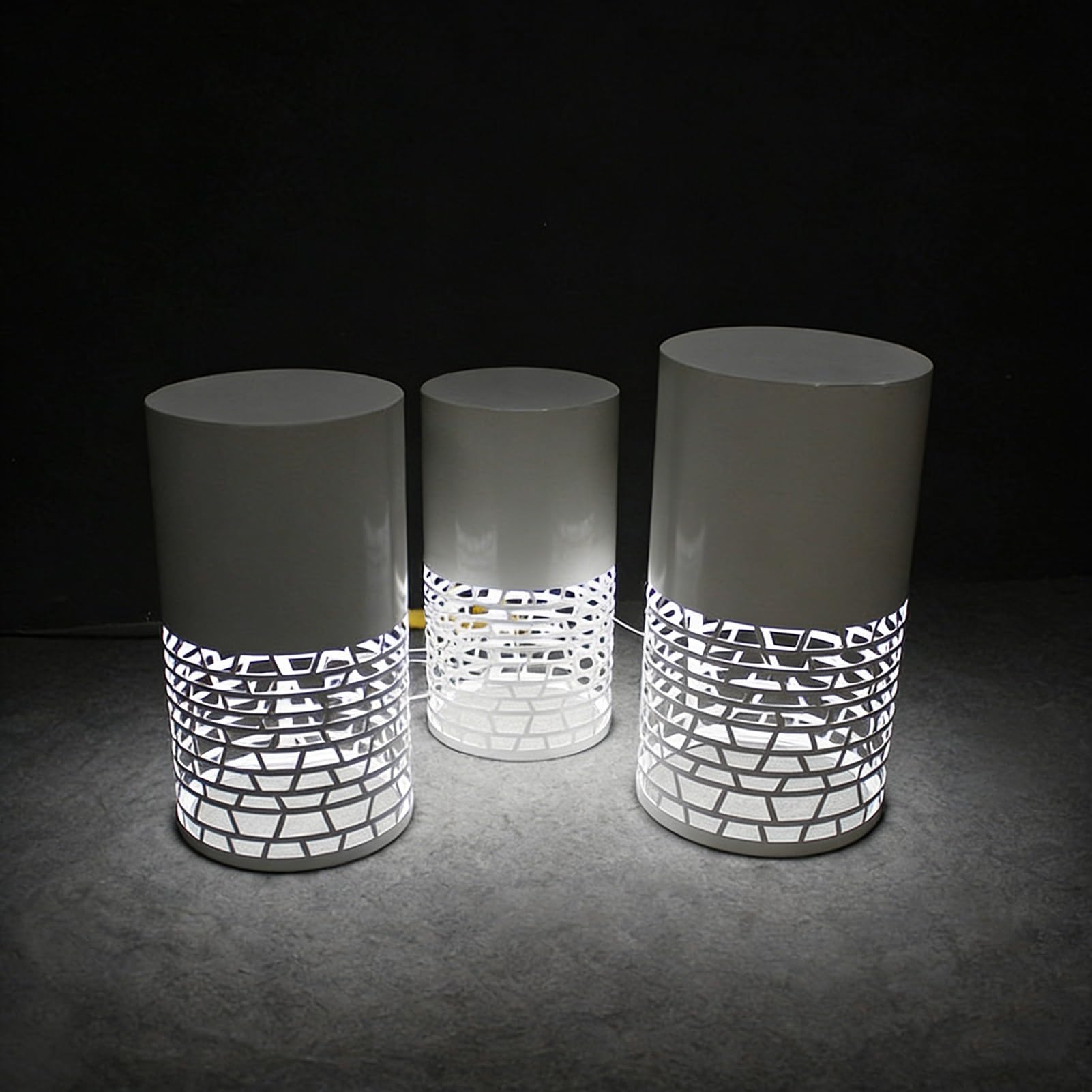 Metallo Perforato Supporti per Torte con Luci LED, Riutilizzabile Tavolo per Esposizione Dessert, Supporti Rialzati per Cupcake per Feste Matrimoni Decorazioni(White,3 Small Pieces)