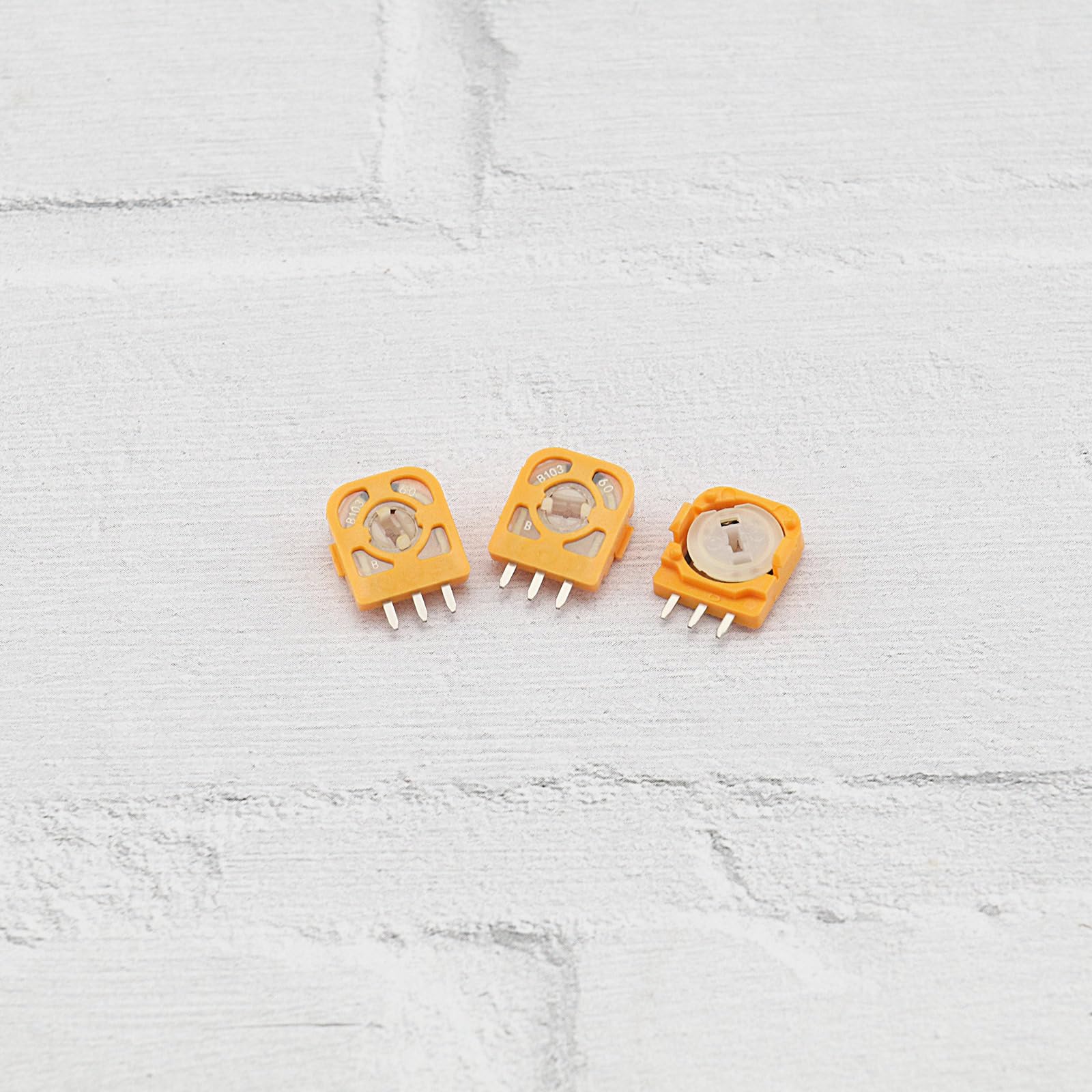 8pcs 3 Broches 3D Joystick Potentiomètre de Coupe Potentiomètre de Coupe Résistance Module de Doigt Compatible avec PS3 Compatible avec PS4, Orange