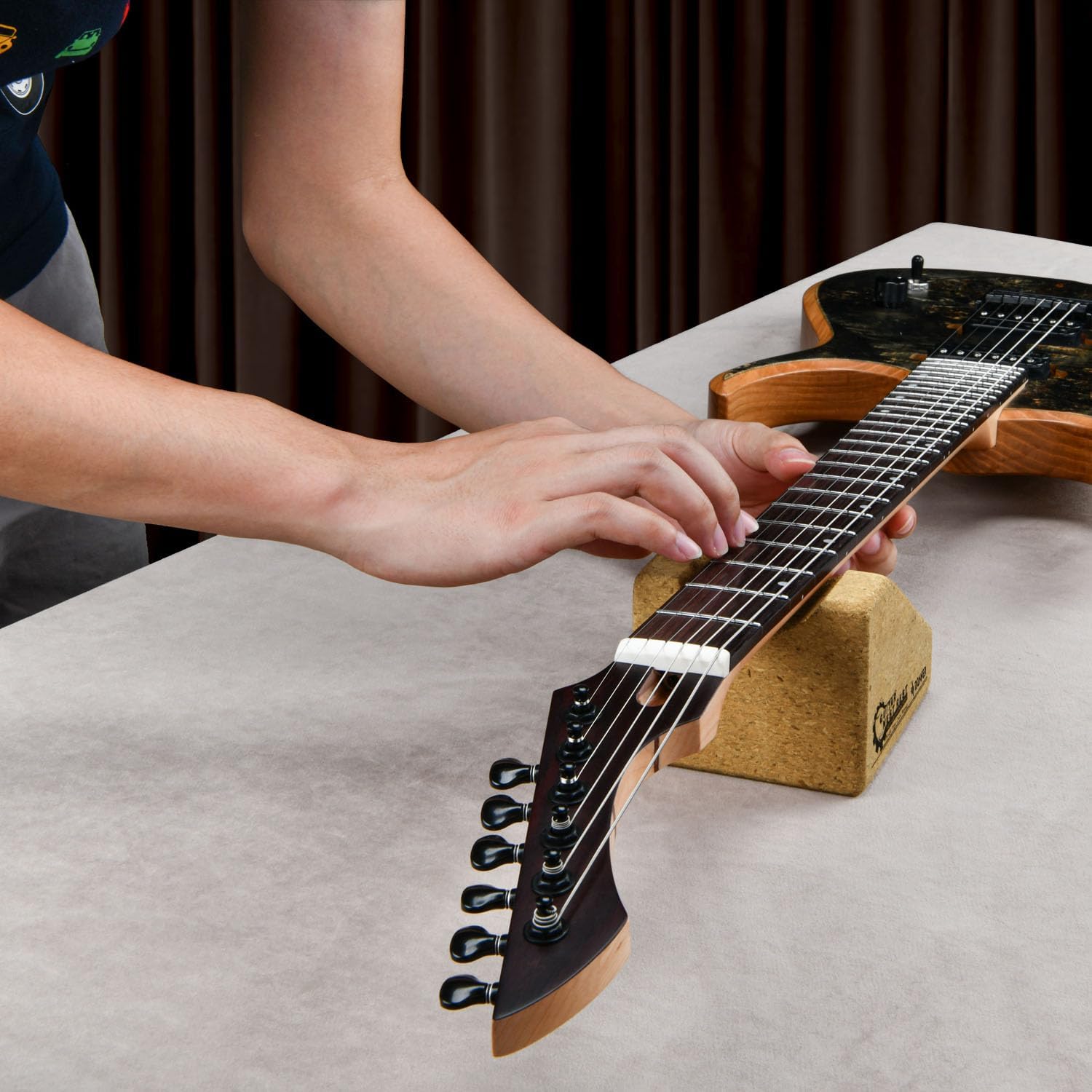 Donner Guitar Neck Rest Cradle, Guitar Bench Neck Support Pillow for String Changing, Repair Cleaning Care Tool for Guitar Workstation : Musical Instruments