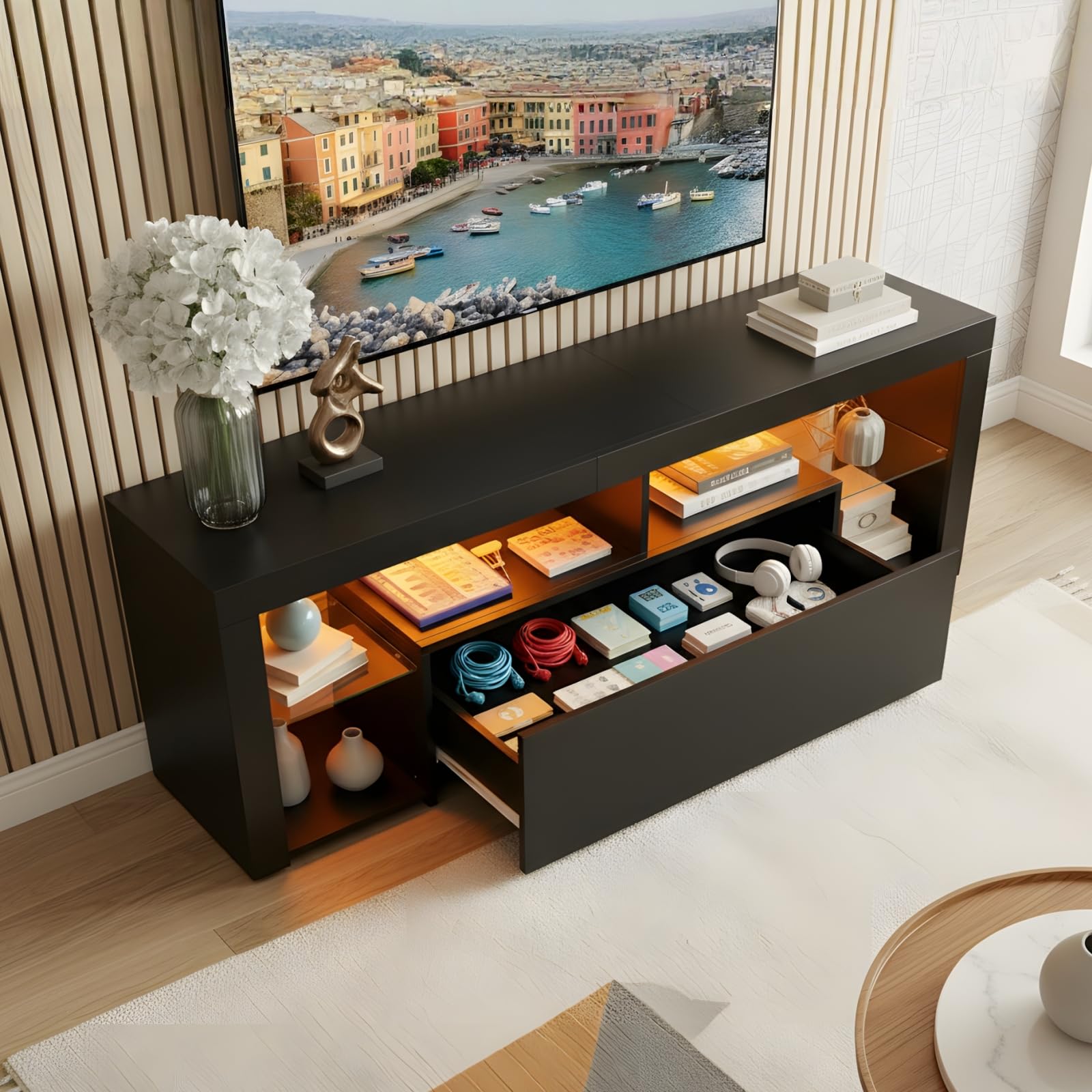 Meuble TV Noir 140cm Longueur avec Bande Lumineuse, Meuble Télé Moderne avec Étagères en Verre et Tiroir, Meuble TV Bas avec Rangement pour Salon, Chambre et Gaming (140x35x50cm)