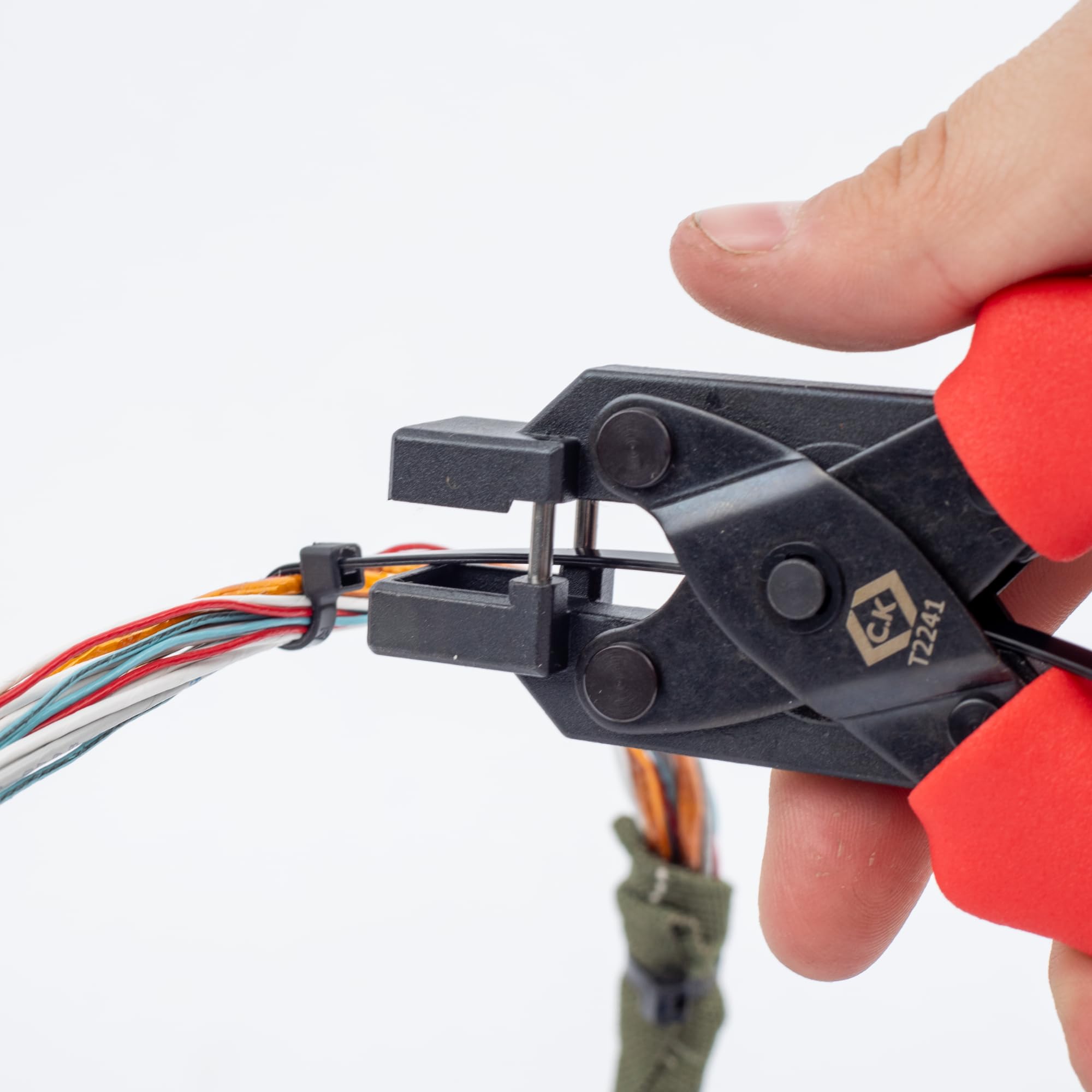 C.K Tools Snip n’ Grip Cable Tie Cutter & Holder, FOD Engineered Head, Retain Cut Ends, High-Carbon Steel - Image 3