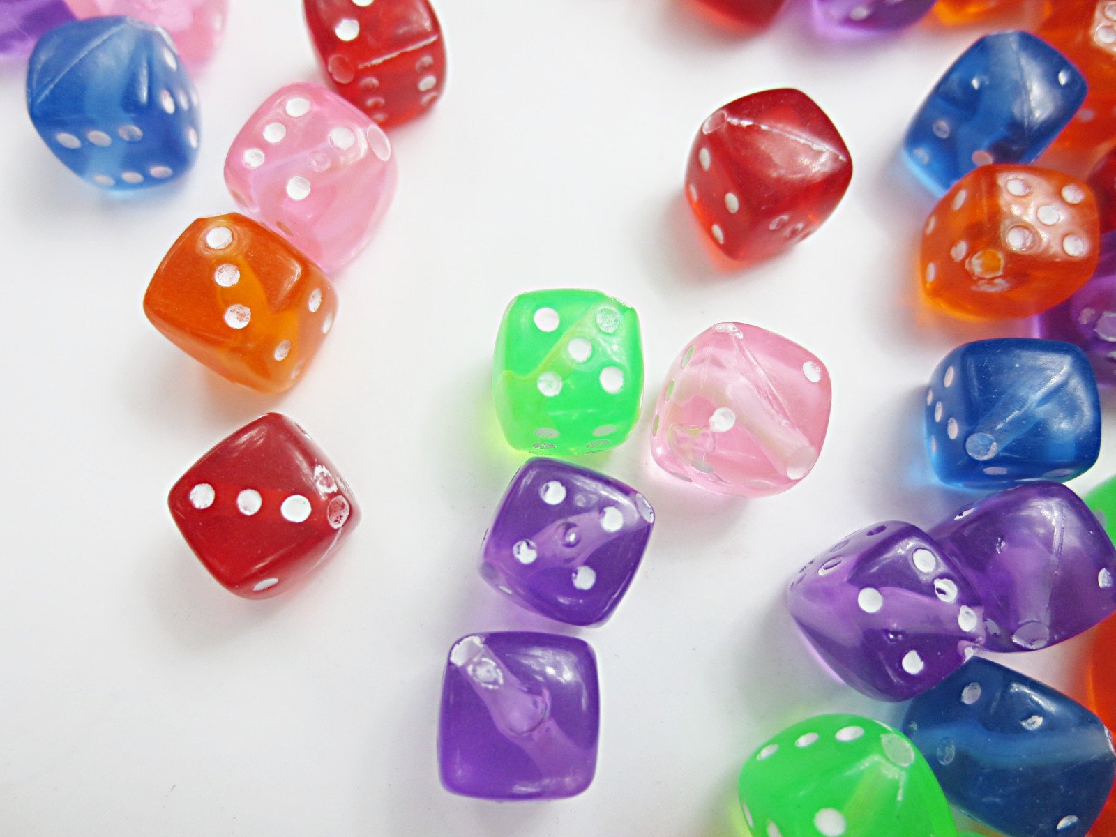 Amazon | 100個 サイコロビーズ アクリルビーズ カラフルミックス 9mm