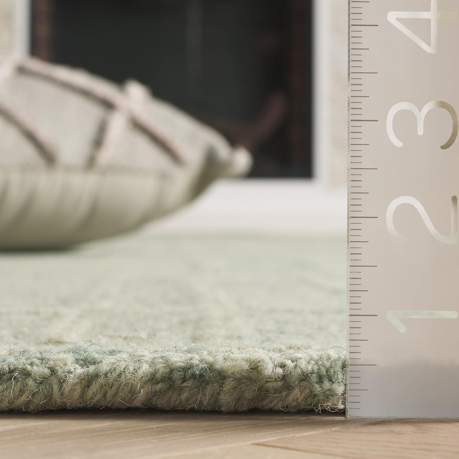 SAFAVIEH Ebony Collection Runner - 2'3" x 8', Green, Handmade Wool, Ideal for The Living Room, Dining, Bedroom (EBN750Y)