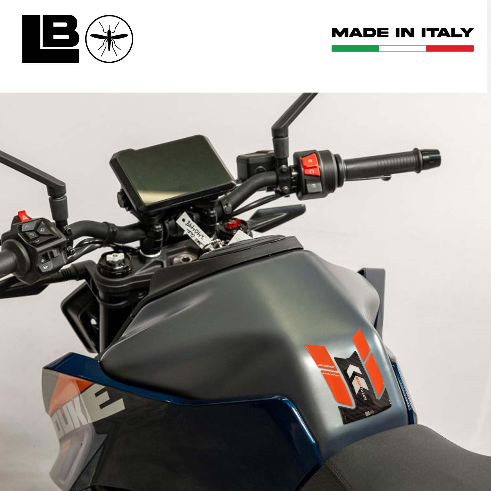 Paraserbatoio Adesivo Resinato Effetto 3D Per KTM Duke 390 V4 – Protezione Serbatoio Made In Italy