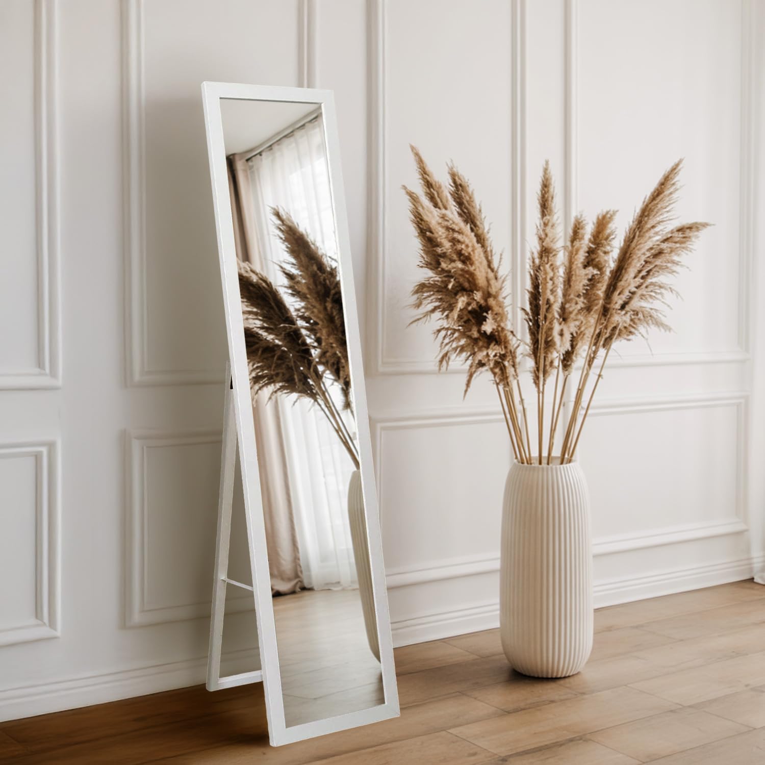 Miroir Pleine Longueur 36x156 cm sur Pied Blanc Cadre en Bois d'ingénierie pour Salon, Chambre à Coucher, Couloir, Cuisine Forme Rectangulaire Moderne Autoportant avec Support Vertical