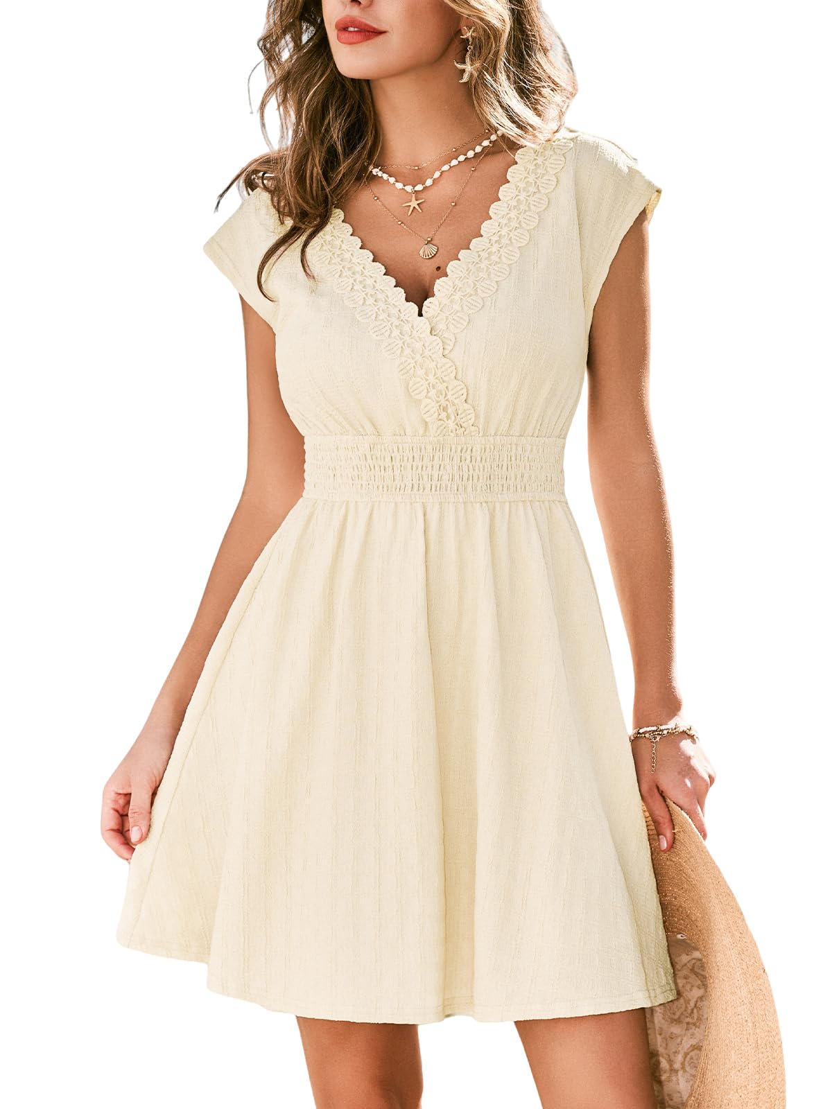 CUPSHE Damen Sommerkleid Spitzen V-Ausschnitt Minikleid Gesmokt Ärmellos Freizeitkleid A-Linie Strandkleid