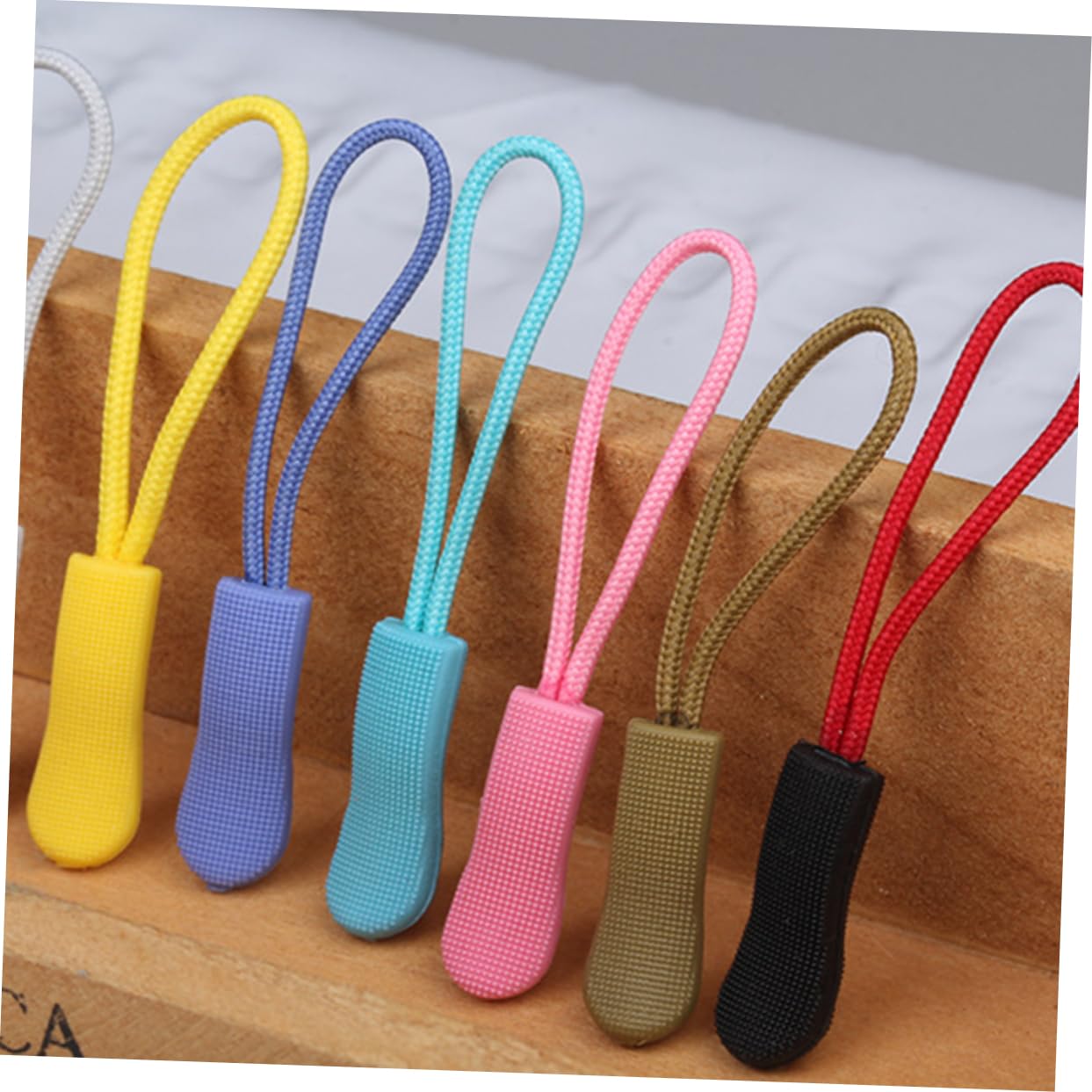 HOMSFOU 50pcs Zipper Pull Head Durable Plastic Clothing Zipper Pull Rope for Bags Luggage Suitcase Mixed Color Accessories for Travel Everyday Use