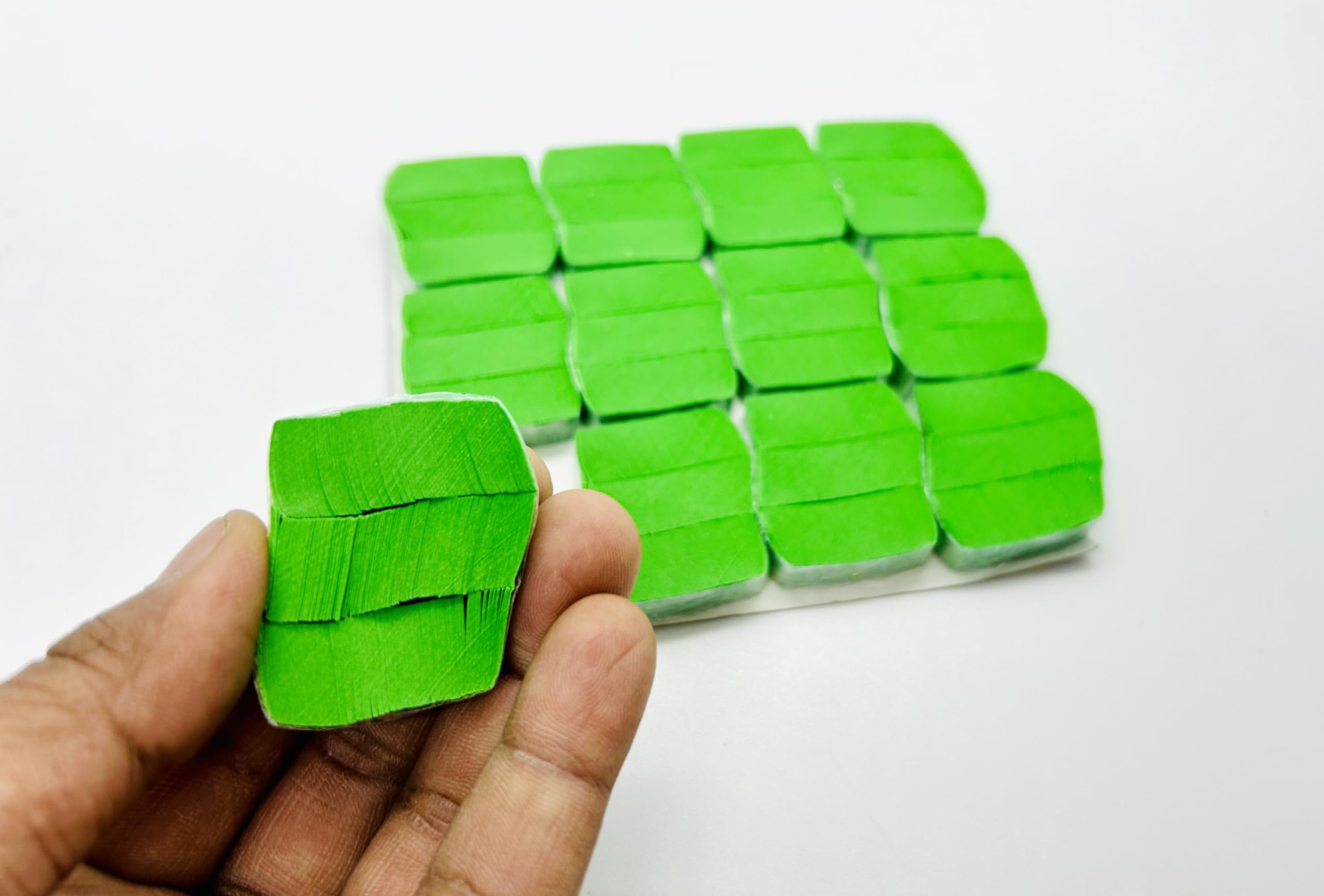 Snow Storm Magic Trick (Green) / Confetti Snow Fall (Set of 12) / Winter Times in China Magic