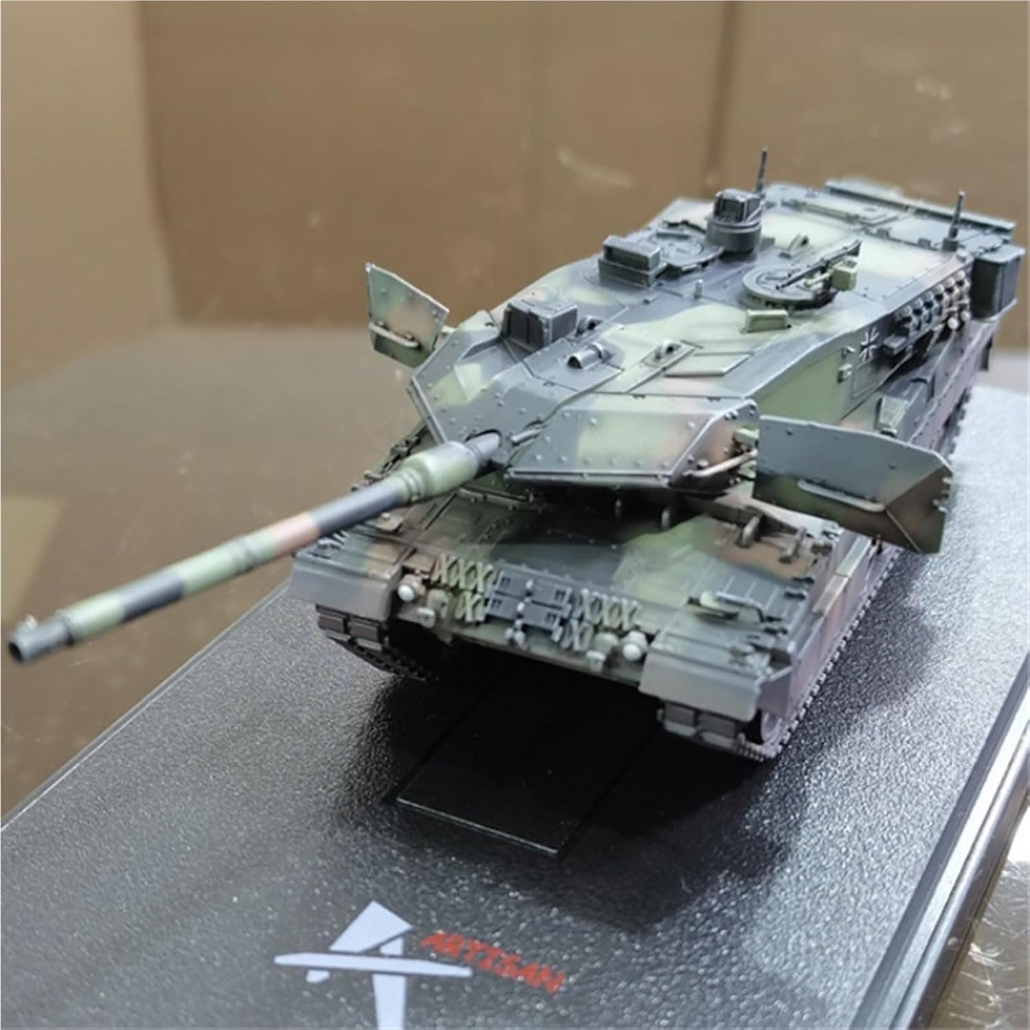 Realistic Tank 1/72 Scale German Leopard 2A7 Main Battle Tank Plastic Model NATO Tri-Color Camouflage Static Tank Model