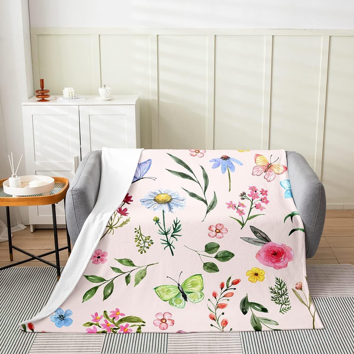 Couverture de lit marguerite pour cocooning sur canapé de salon