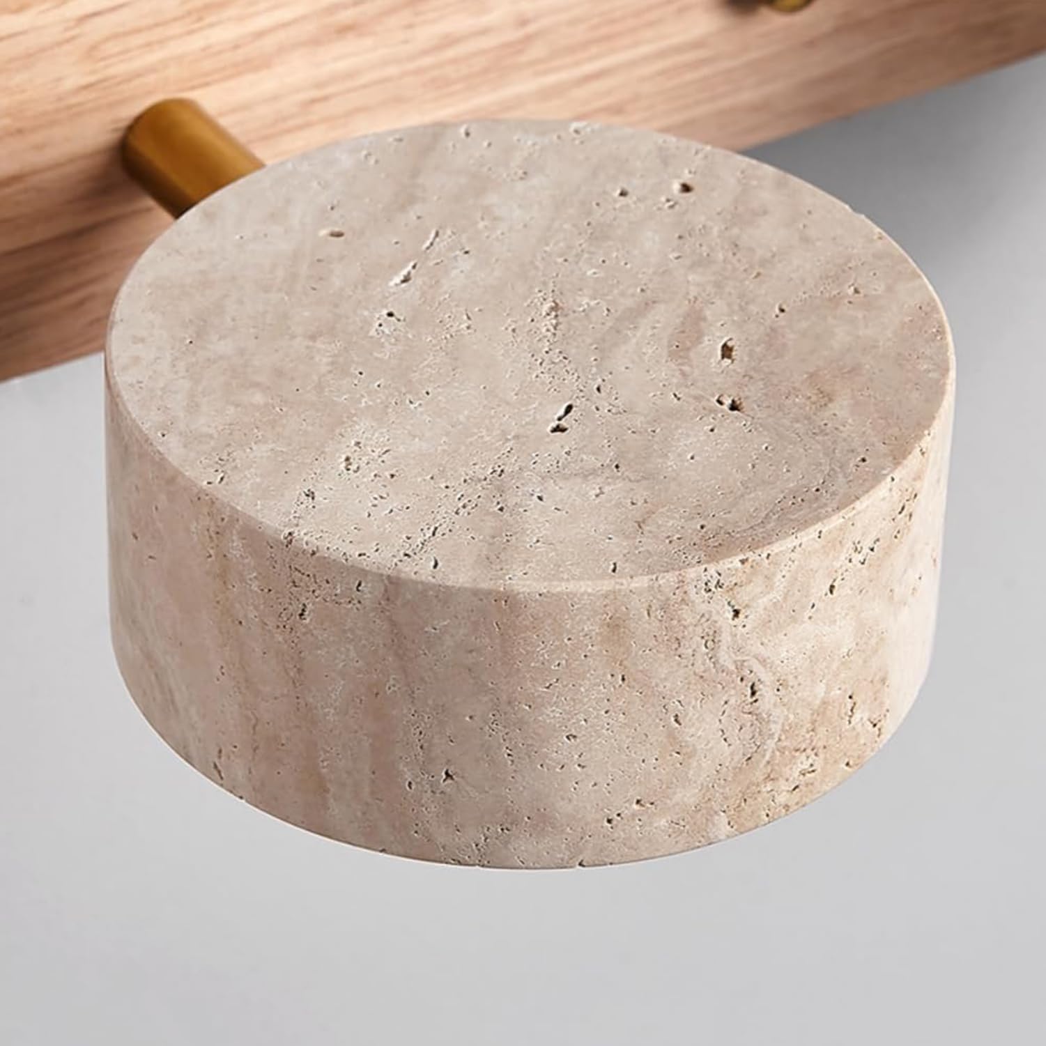 LED Spiegelleuchte aus Travertin, dimmbar mit drehbarem Schirm für Bad & Make-up im Landhausstil (Naturholz, Ø51cm, Warmweiß)