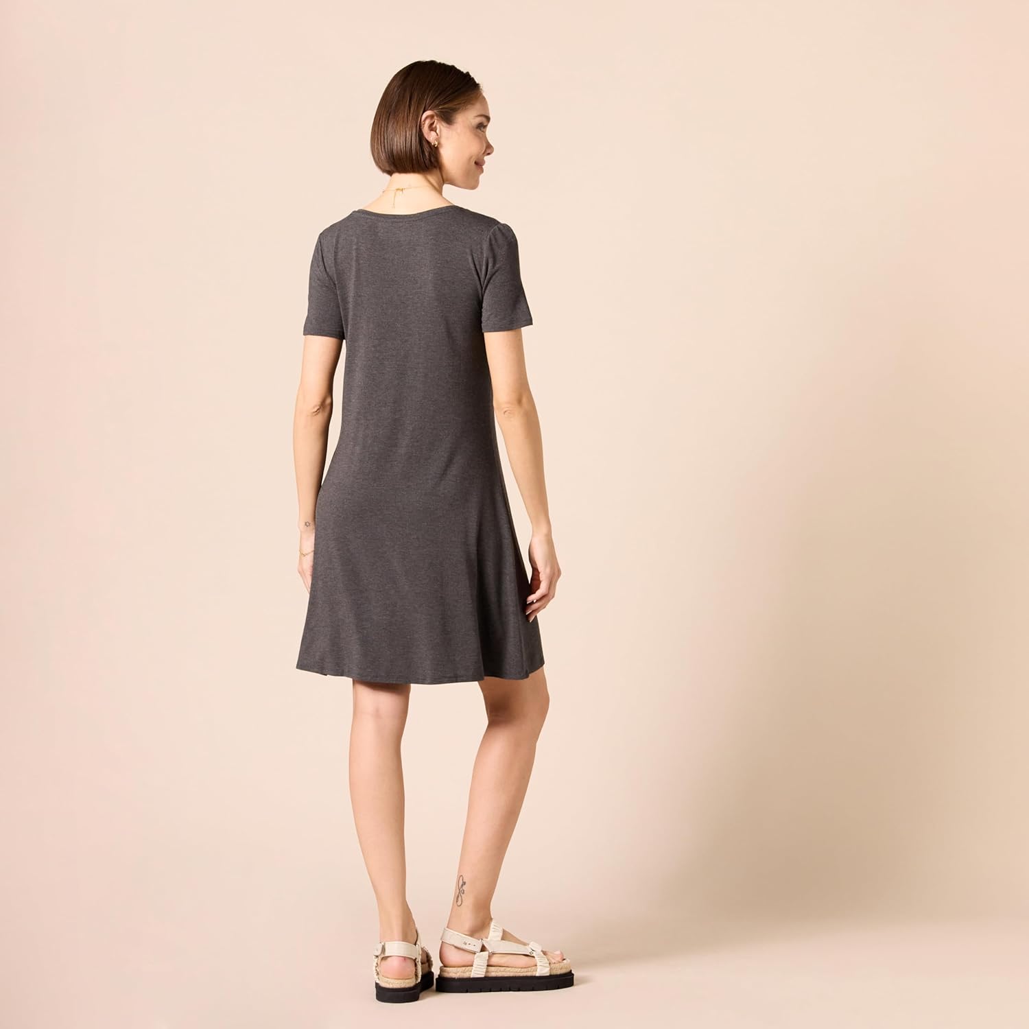 Amazon Essentials Women's Regular Short-Sleeve V-Neck Swing Dress - Image 2