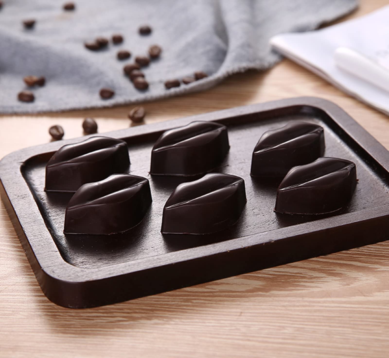 Binwat 21 Grid Chocolate Candy Mold PC Polycarbonate Chocolate Making Mould (Lip Shape) - Image 4
